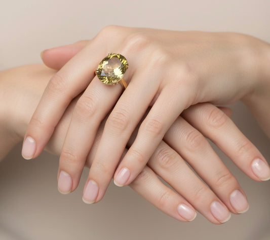 Vintage 8.76ct Golden Citrine 9k Gold Ring Size N 1/2