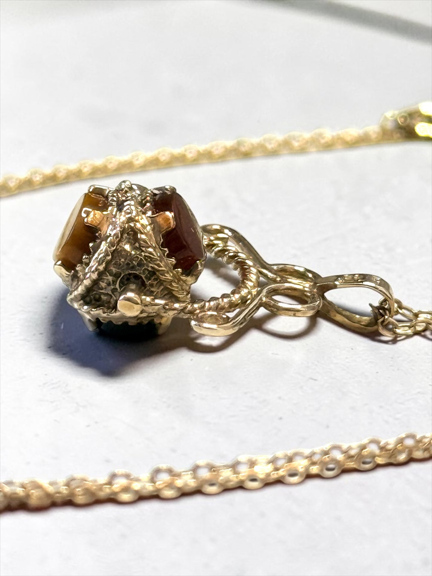 Vintage 9k Swivel Fob Carnelian/Onyx/Tigers Eye Hallmarked On 9k 20" Chain