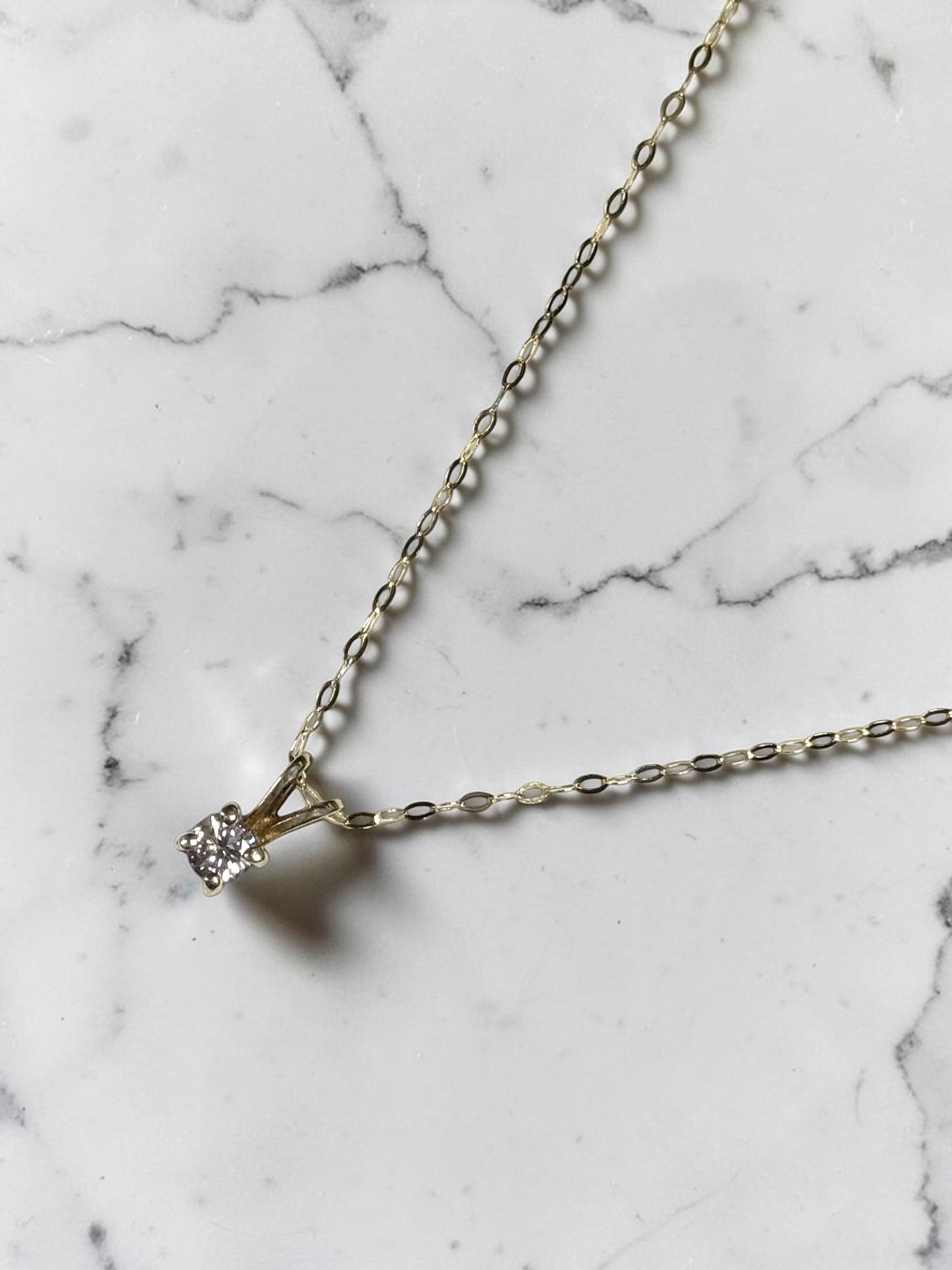 0.25ct Diamond Solitaire 9k Gold Pendant & 9k 18" Gold Chain