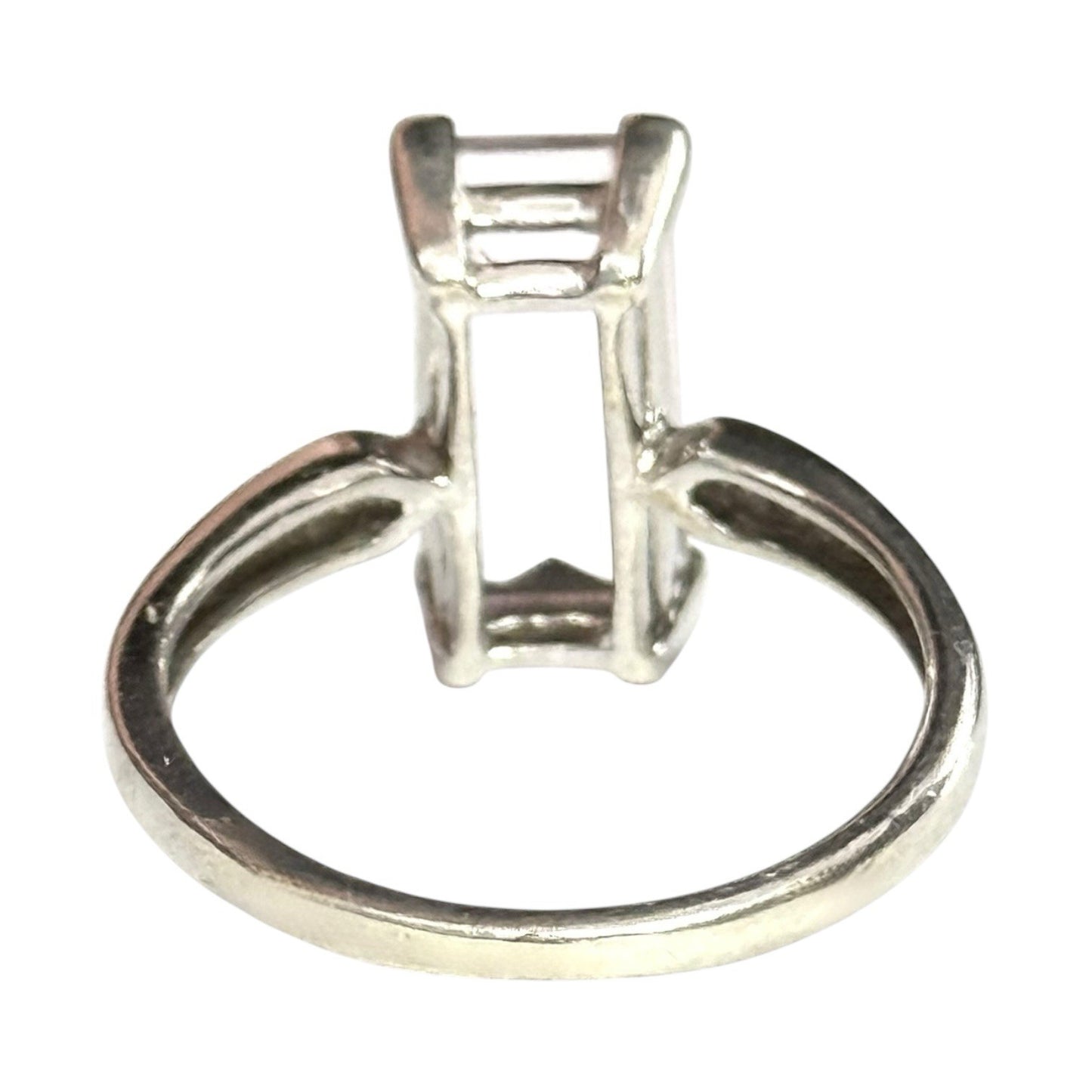 Devine Pink Lavender Amethyst Solitaire Baguette Cut White Gold Ring