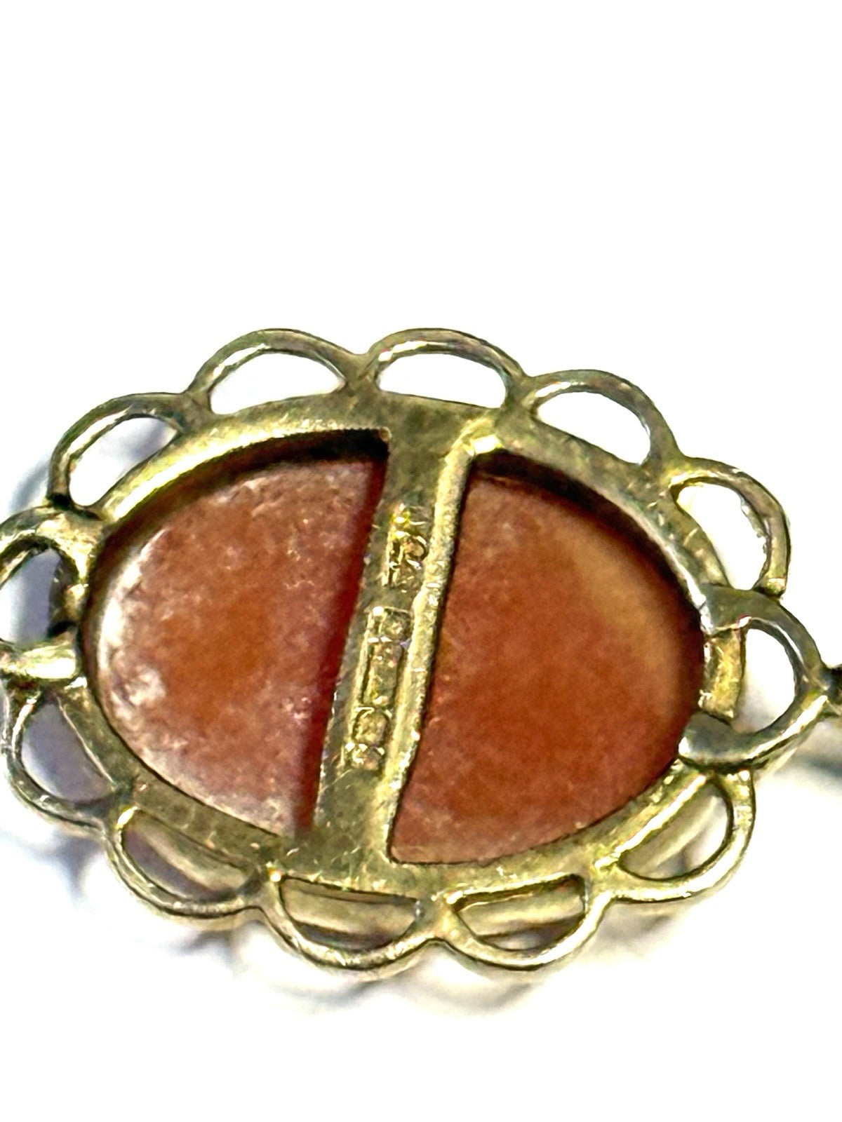 Totally Back In Fashion Vintage Shell Cameo Gold Pendant & Chain