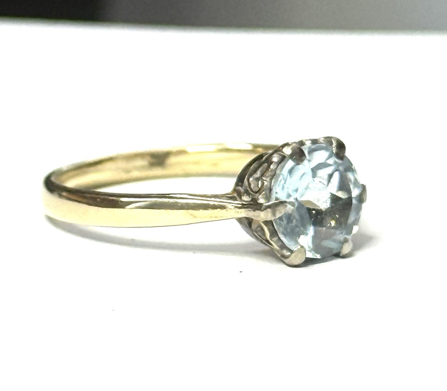 1.67ct Vintage Blue Topaz Solitaire 14k Gold Ring