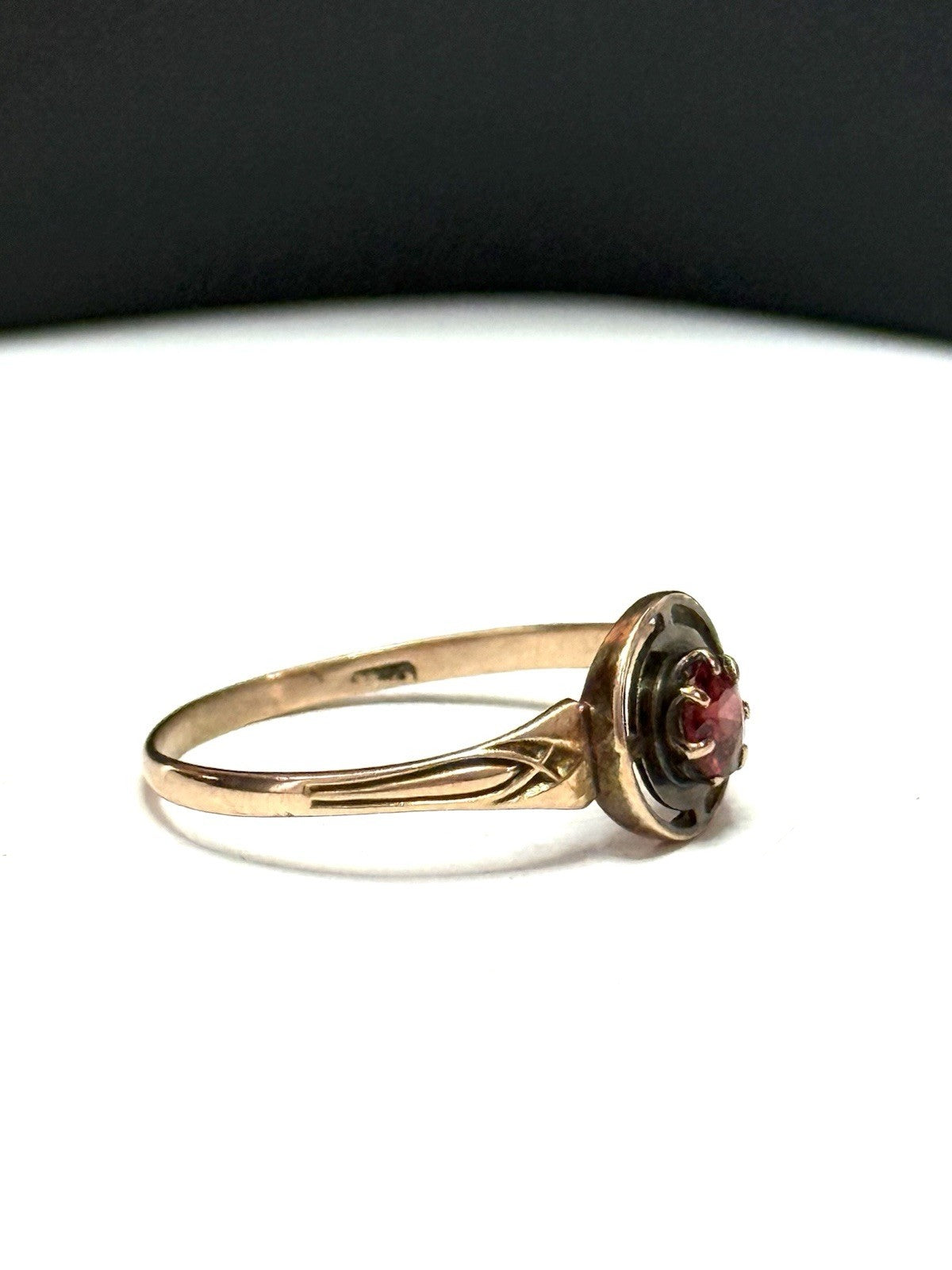 Antique Chester 1917 Garnet Solitaire Gold Ring