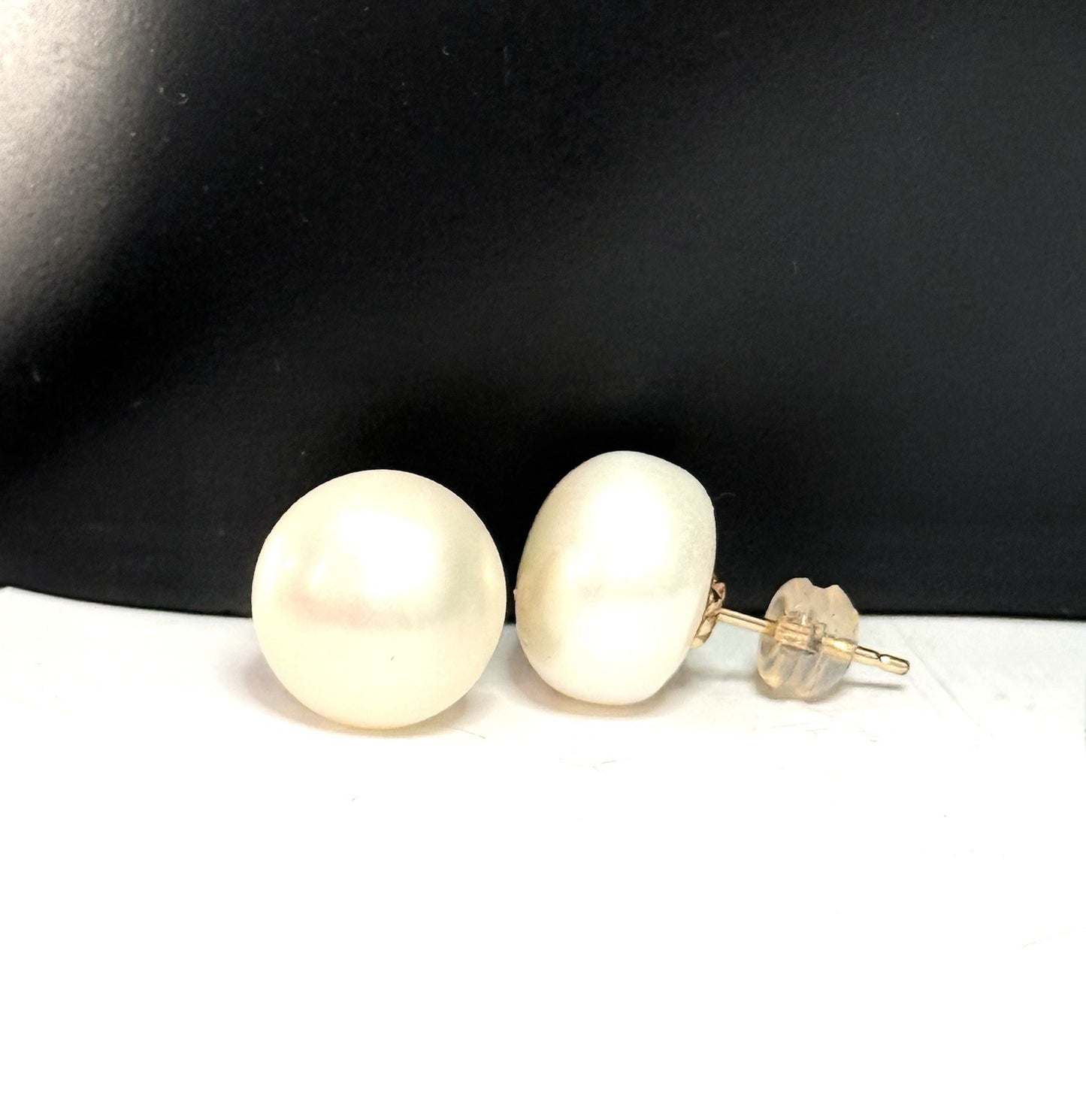 Lustrous 9ct Gold Pearl Earrings