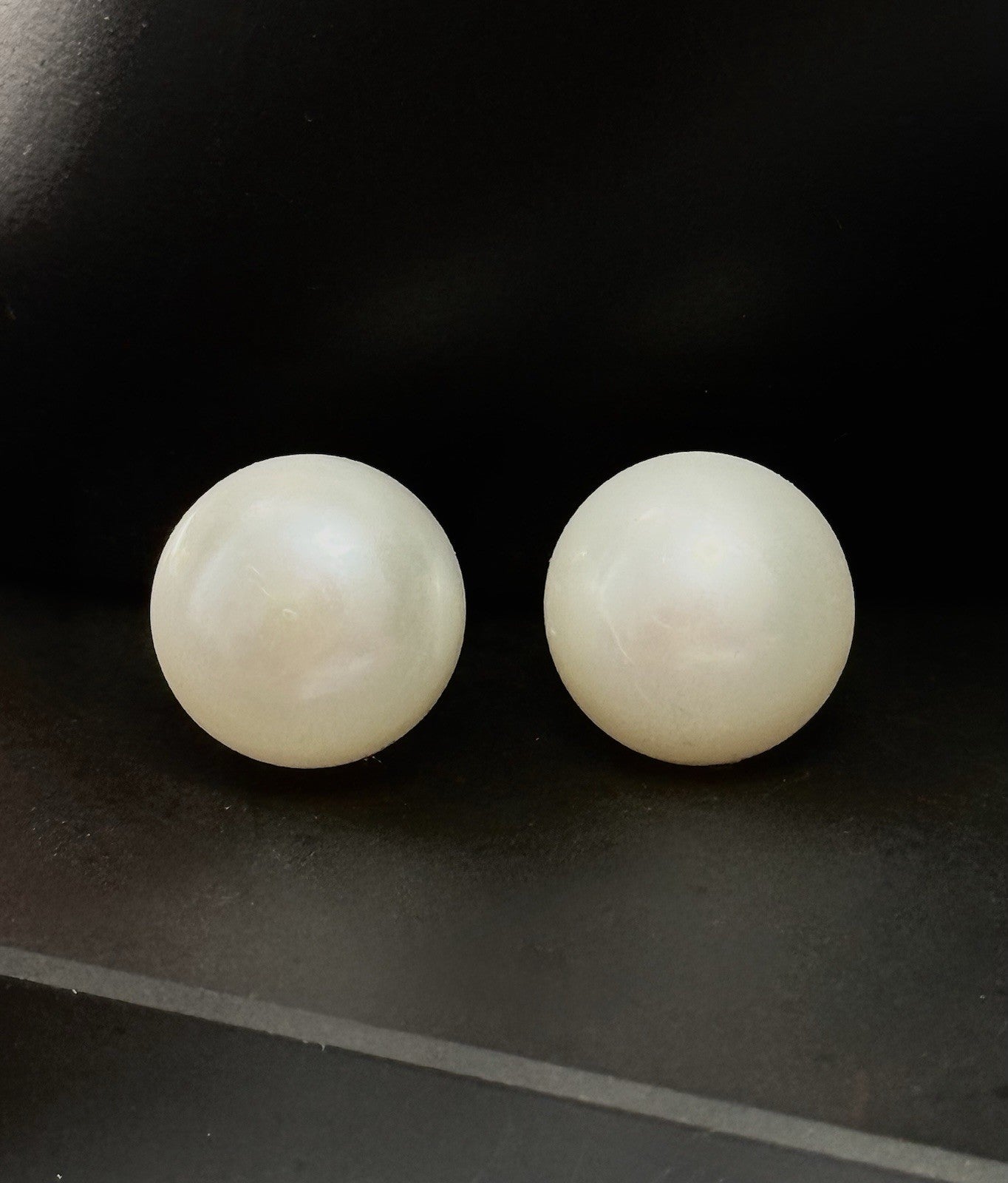 Lustrous 9ct Gold Pearl Earrings