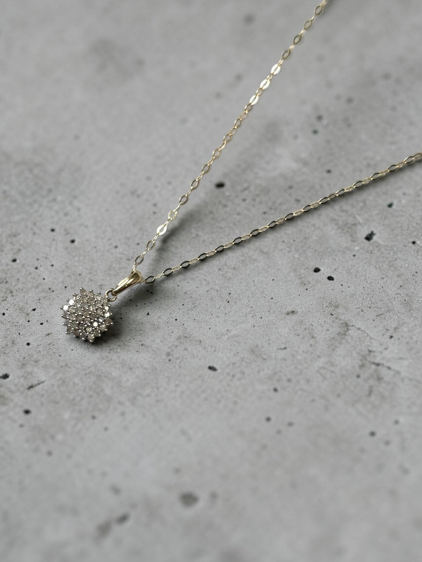 37 Diamond Cluster 9k Pendant & 9k 18" Chain