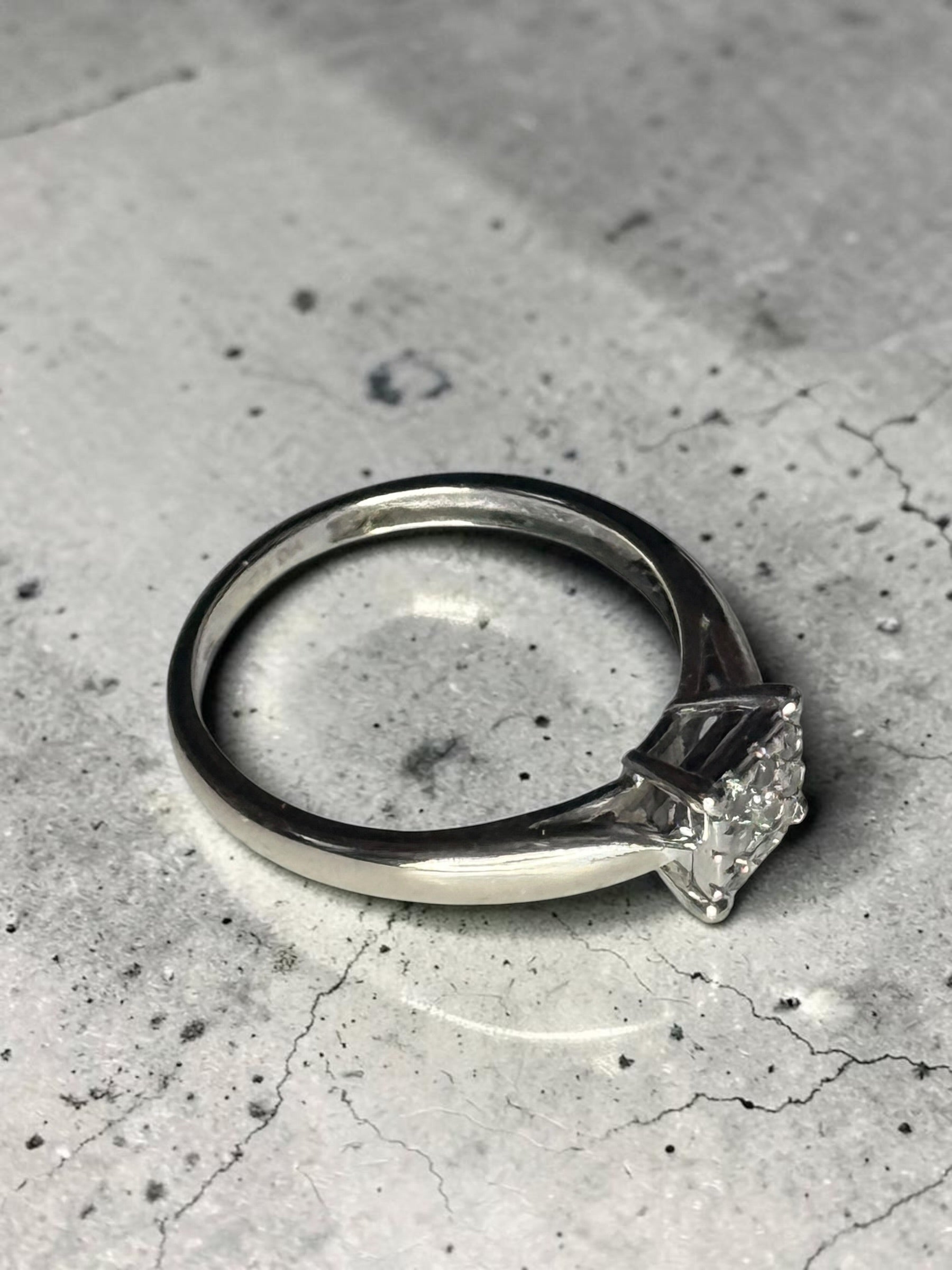 Gorgeous 9ct White Gold Diamond Cluster Ring