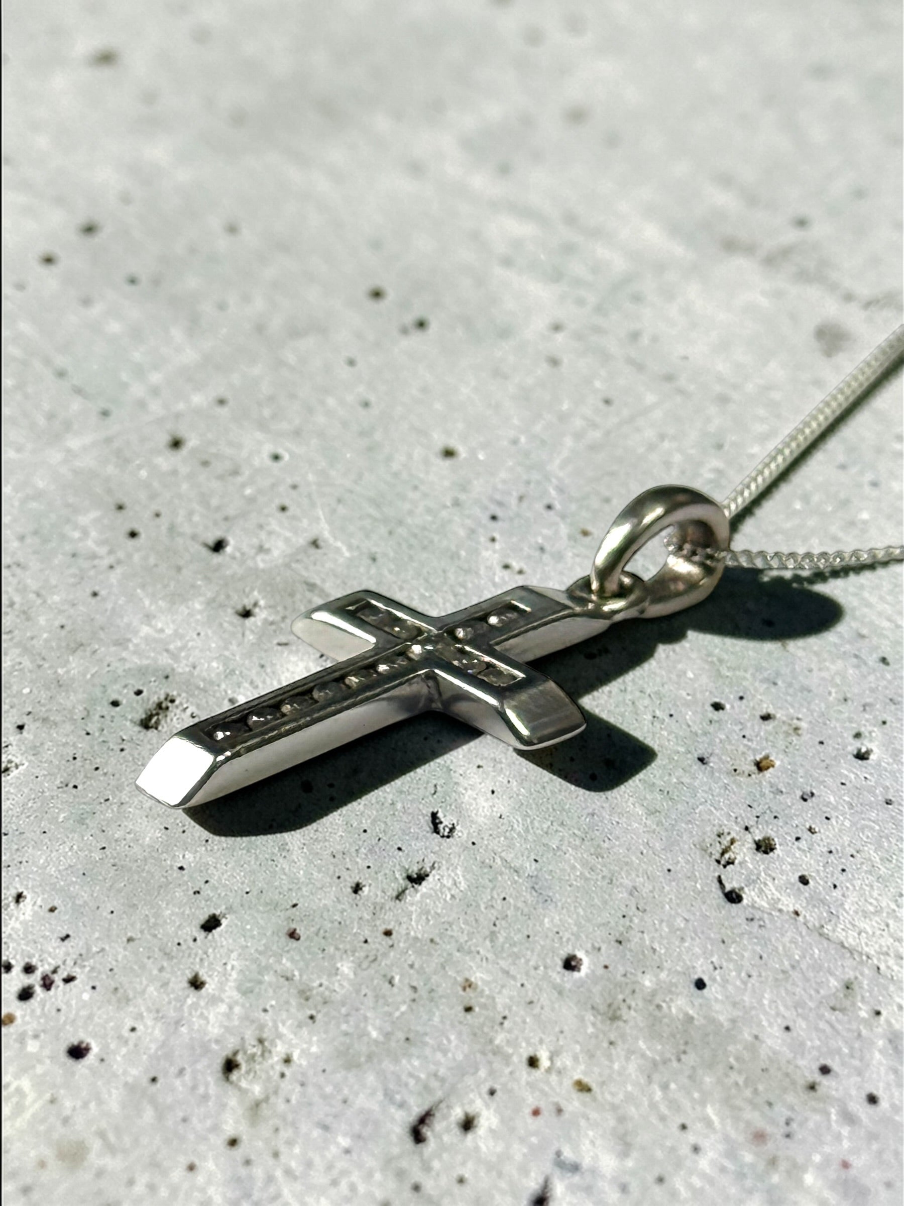 9ct White Gold Diamond Cross & 18" Chain