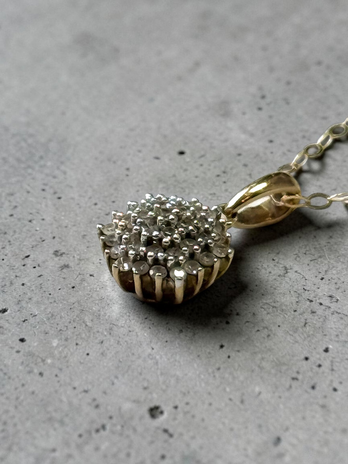 37 Diamond Cluster 9k Pendant & 9k 18" Chain