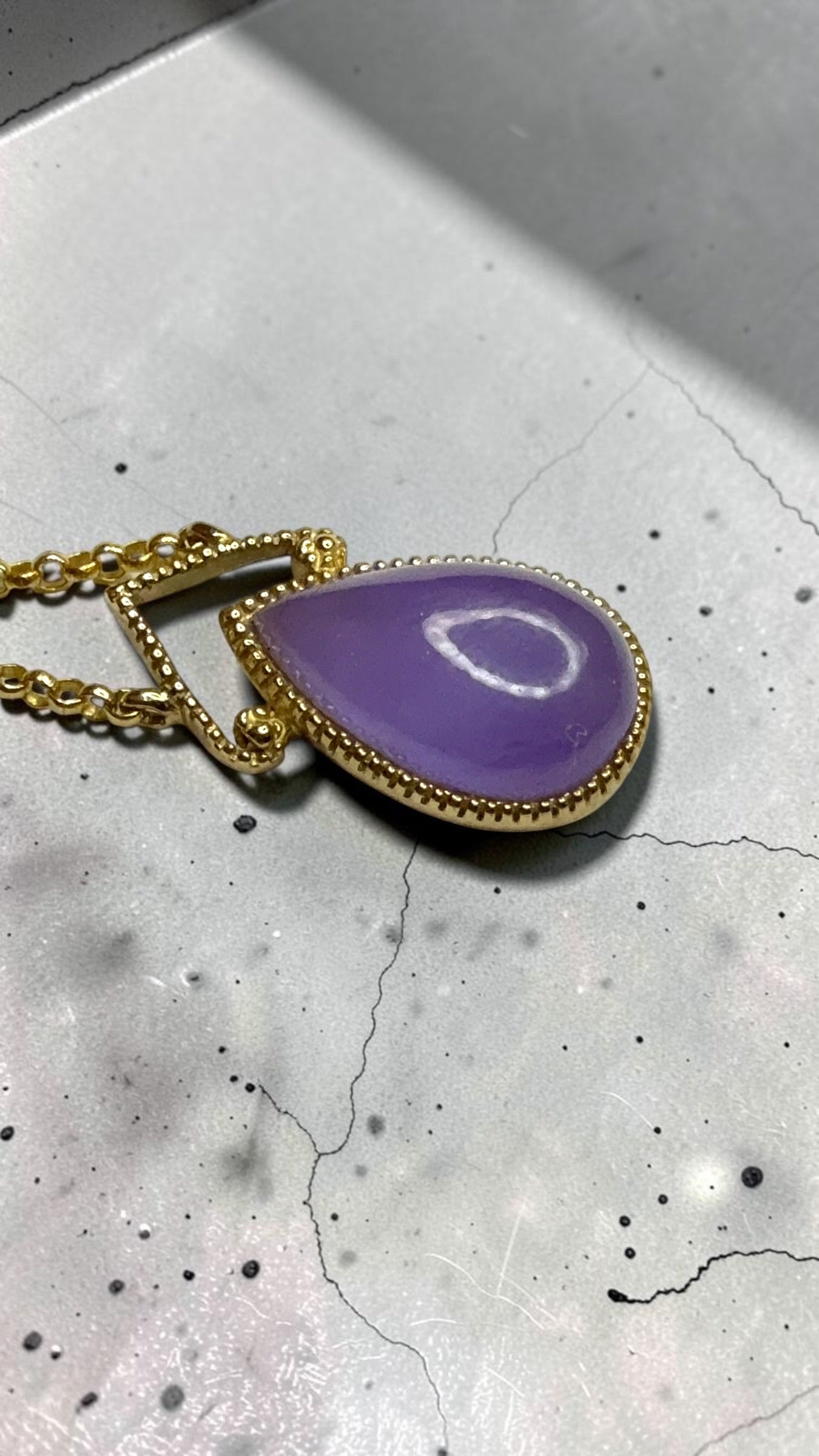 Vintage Gorgeous Lavender Jade & Diamond 9k Pendant & Chain