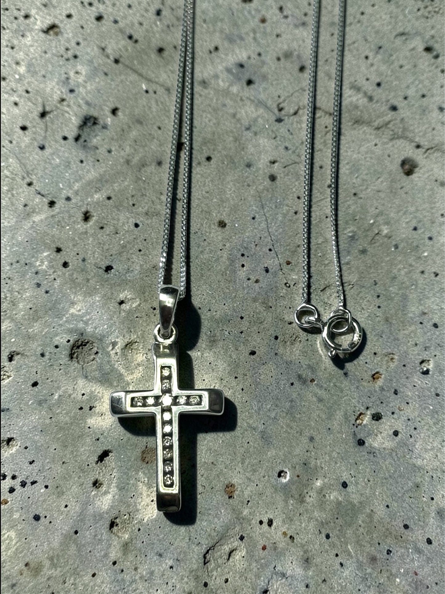 9ct White Gold Diamond Cross & 18" Chain