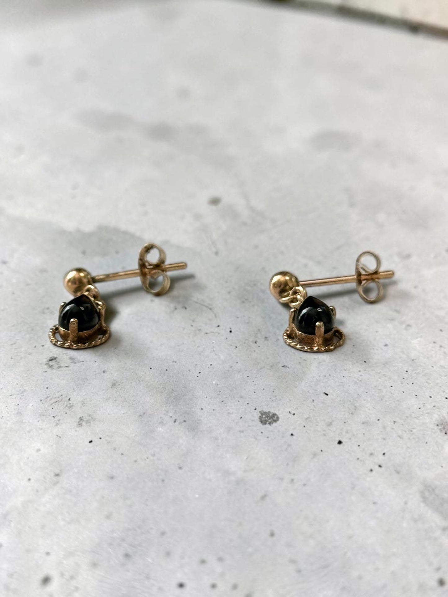 Vintage Black Onyx Drop Earrings 9k Gold