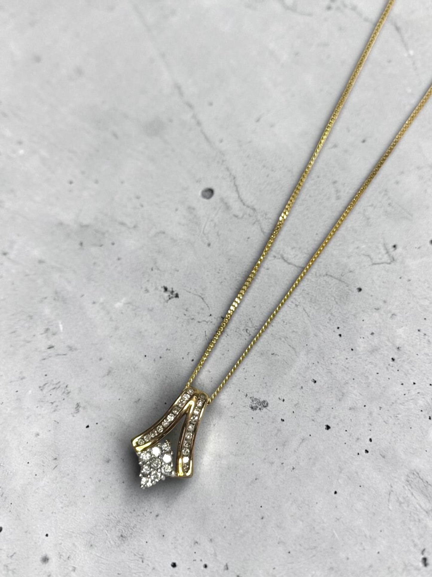Very Sparkly 0.37ct Diamond 9k Pendant & 18" Chain