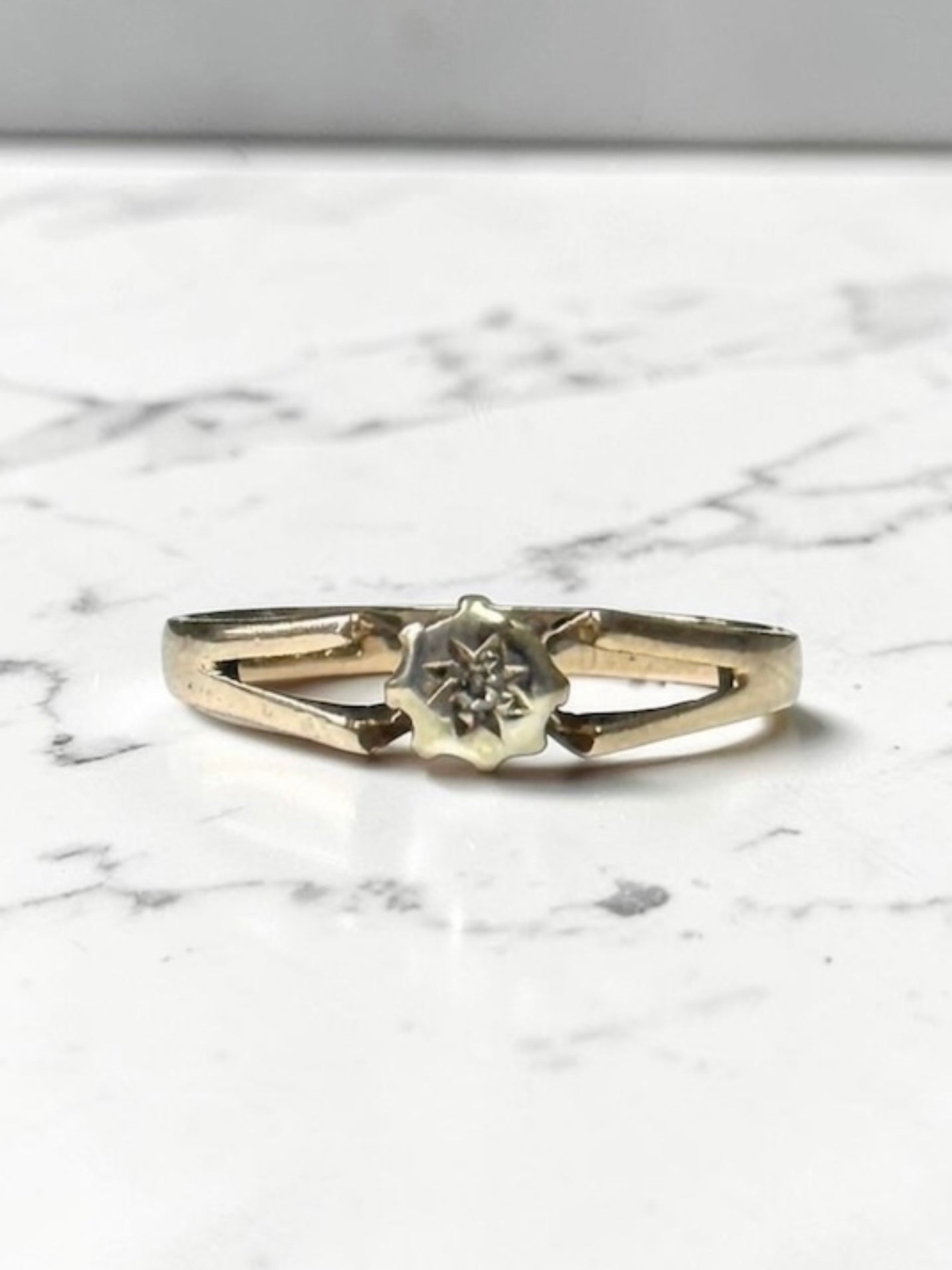 Vintage Diamond 9k Gold Split Shank Solitaire Ring Size K