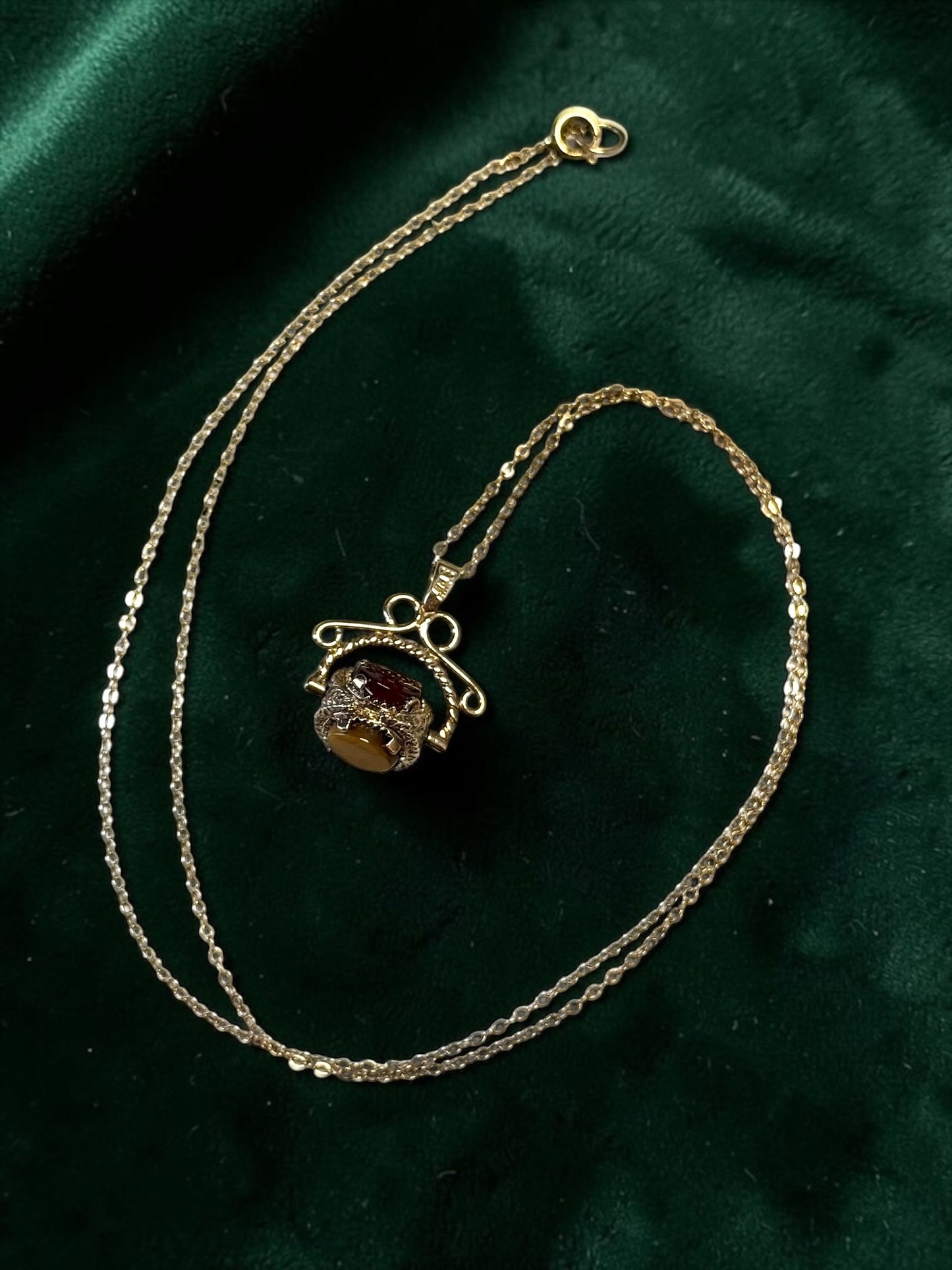 Vintage 9k Swivel Fob Carnelian/Onyx/Tigers Eye Hallmarked On 9k 20" Chain