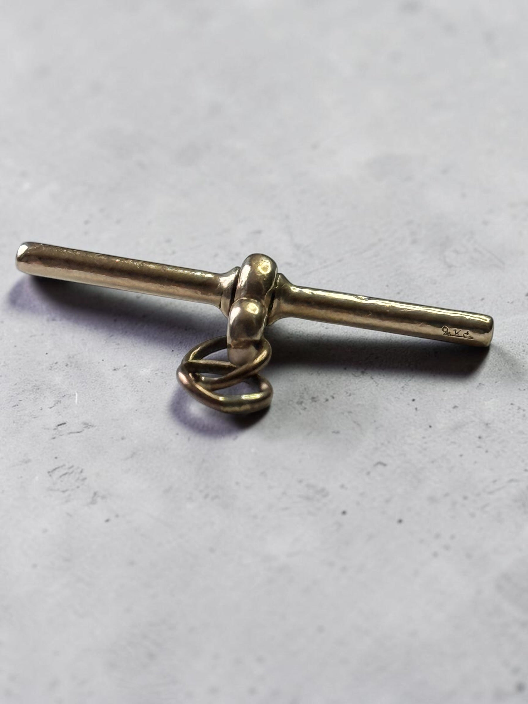 9ct Gold T Bar Pendant 34mm Long