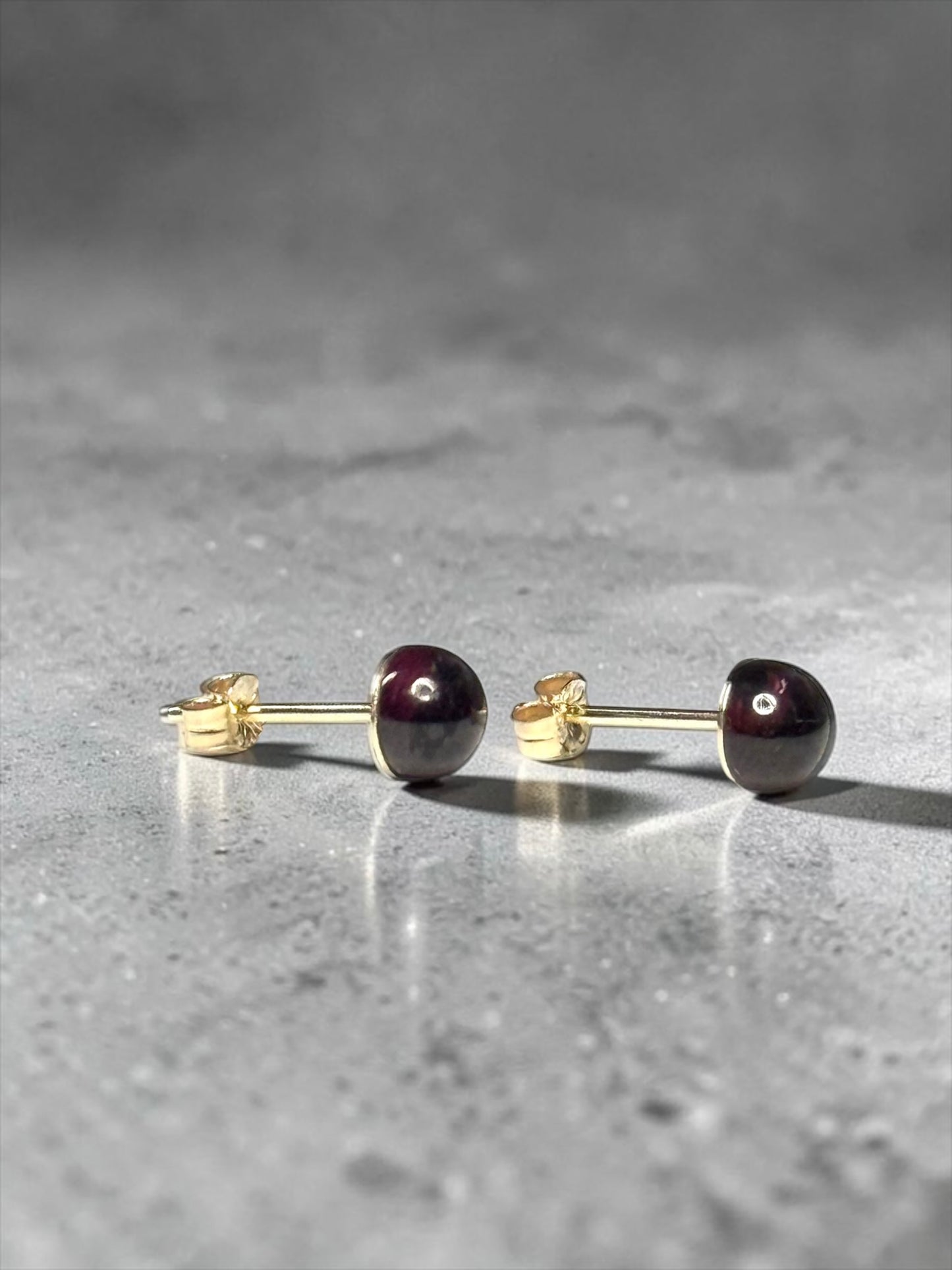 Genuine 5mm Indian Garneti 9k Gold Earrings 1 Carats Approx