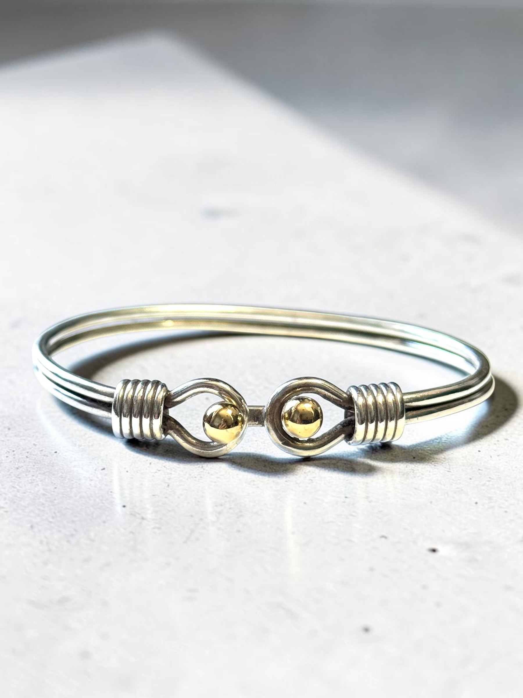 Rare Vintage 7" Tiffany & Co 925 Silver/18kt Gold Hook & Eye Bangle