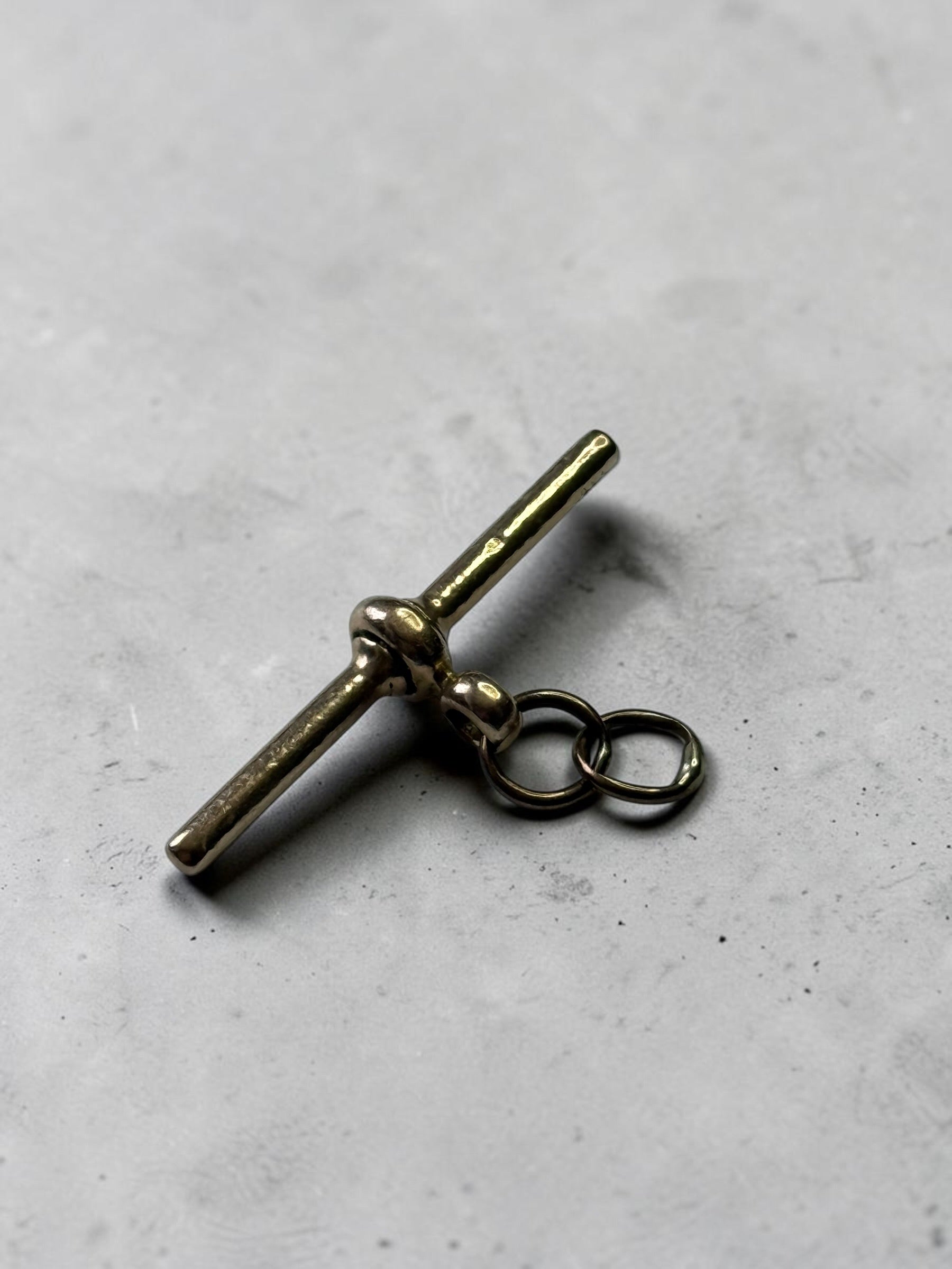 9ct Gold T Bar Pendant 34mm Long