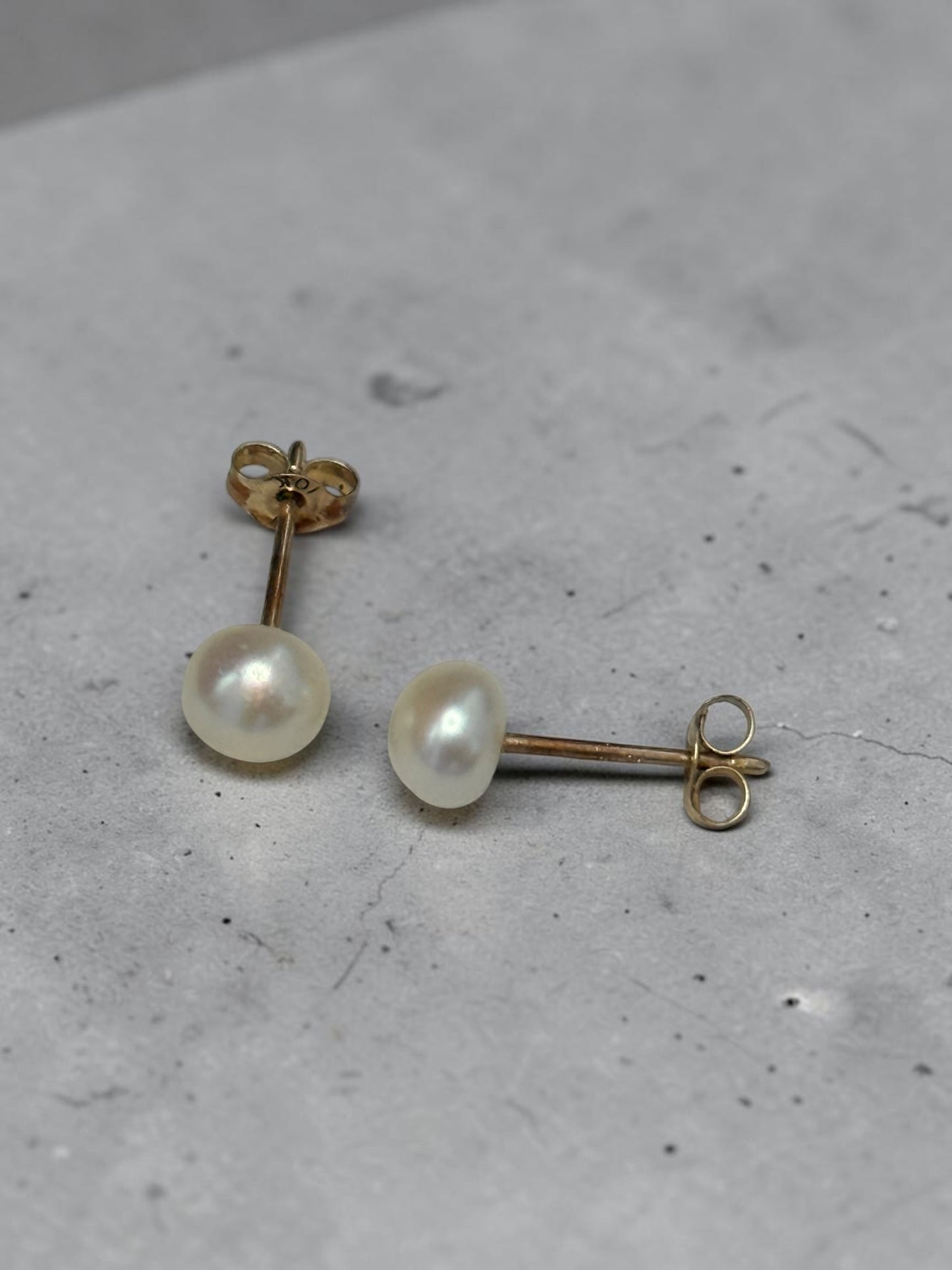 Cultured Pearl 10k Gold Earring Studs