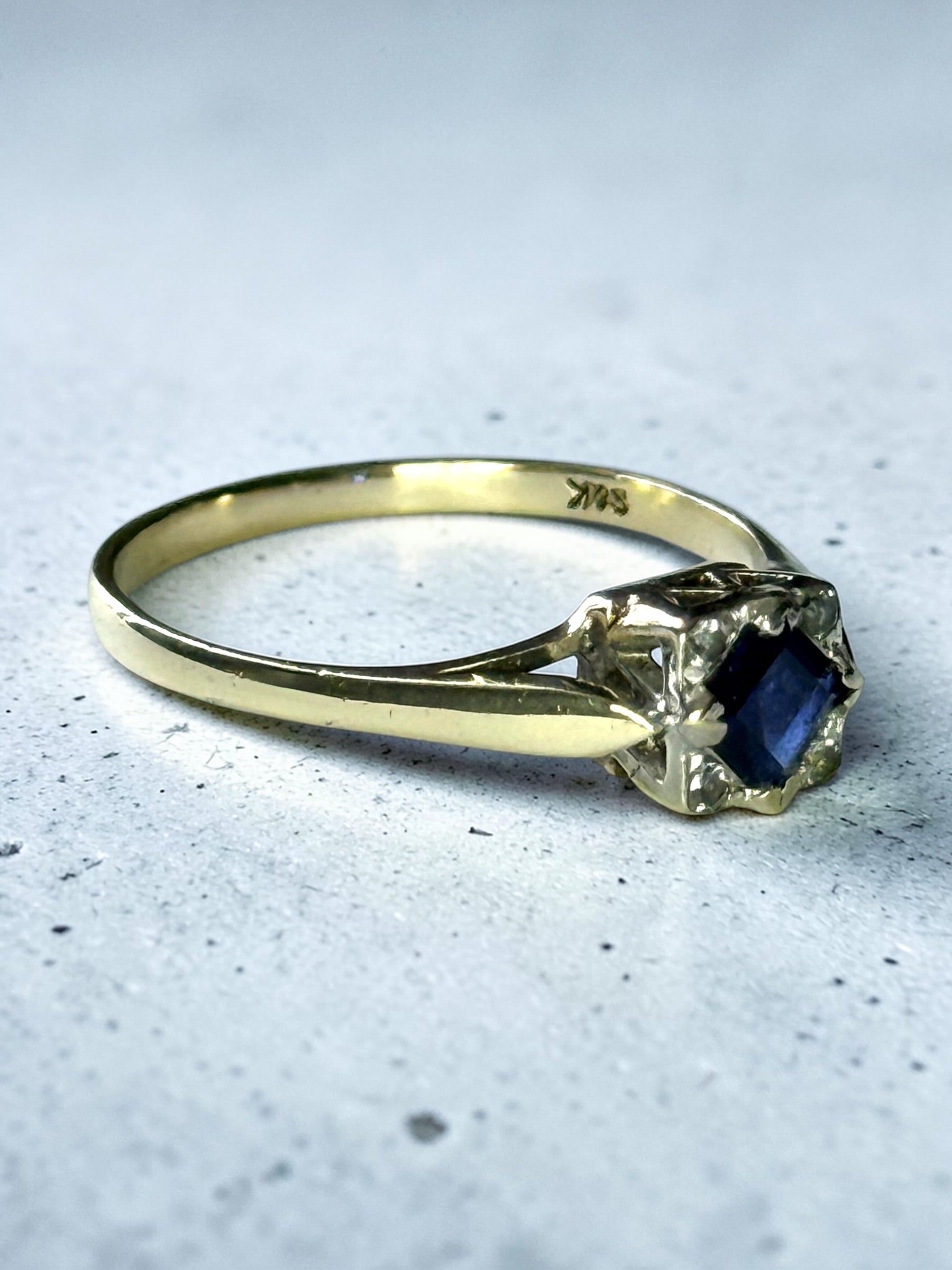 Vintage 1970 Blue Sapphire & White Spinel Gold Ring
