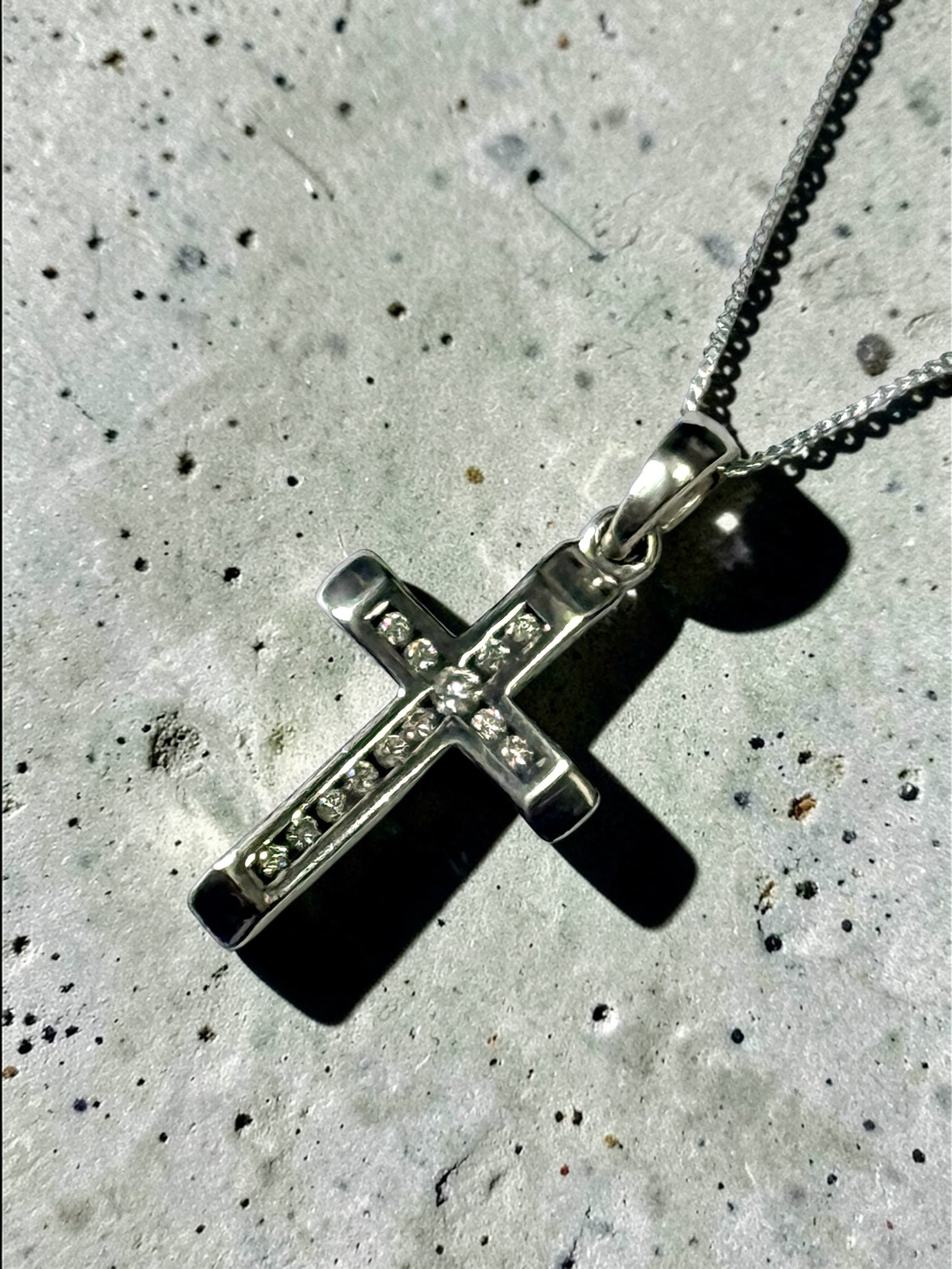 9ct White Gold Diamond Cross & 18" Chain