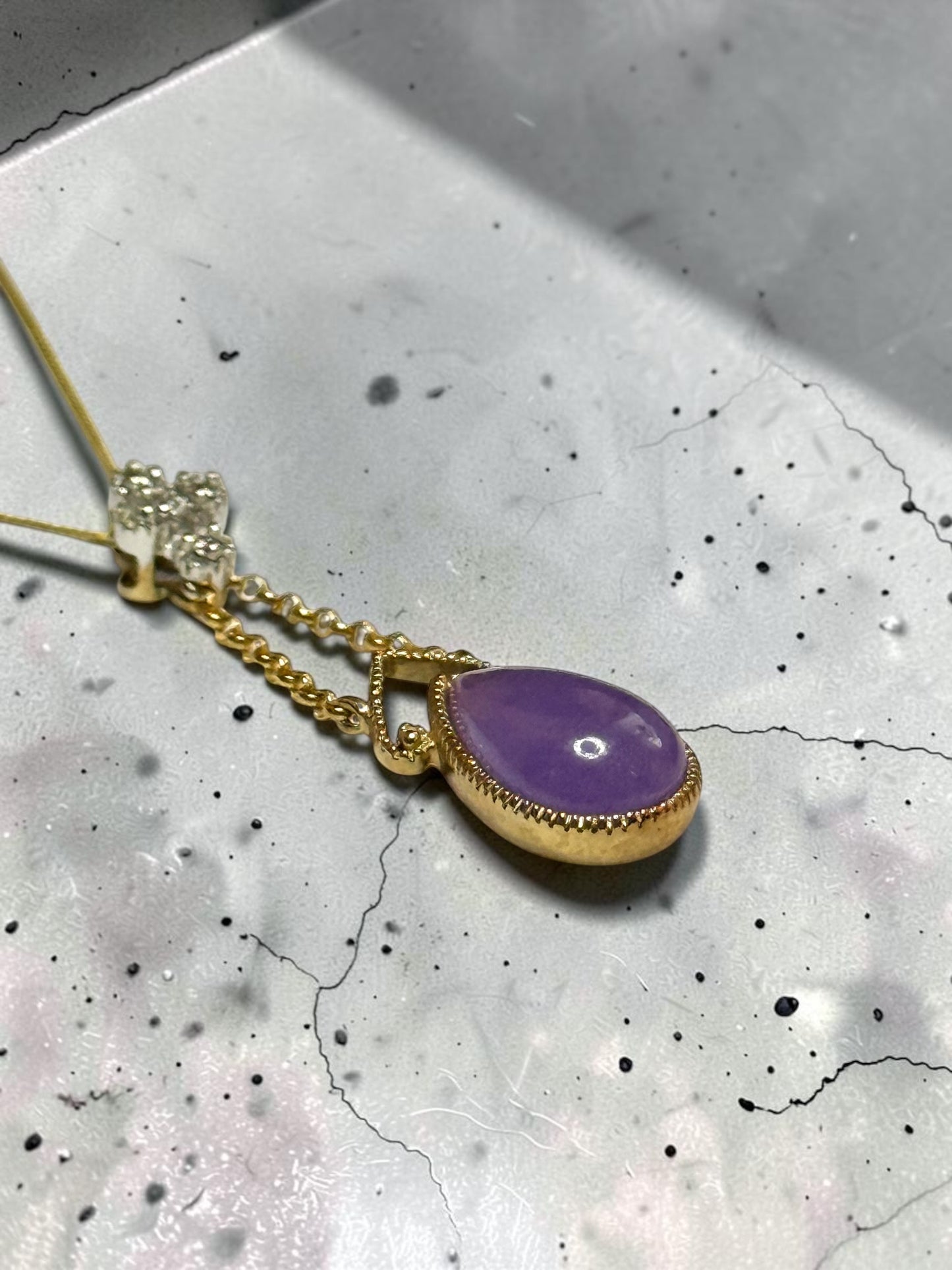 Vintage Gorgeous Lavender Jade & Diamond 9k Pendant & Chain