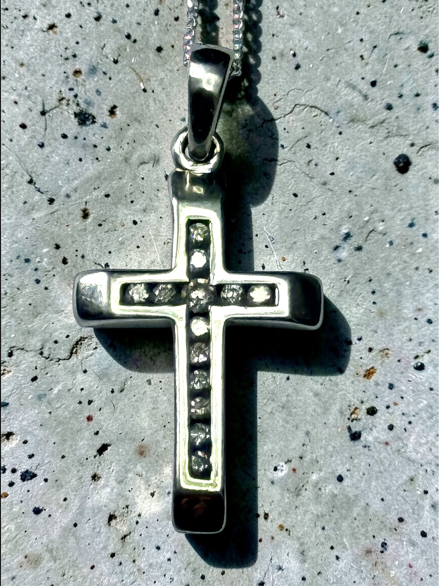 9ct White Gold Diamond Cross & 18" Chain