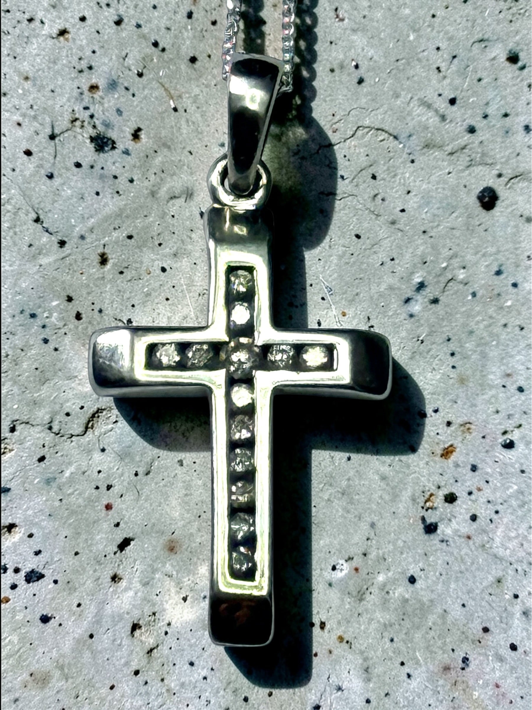 9ct White Gold Diamond Cross & 18" Chain