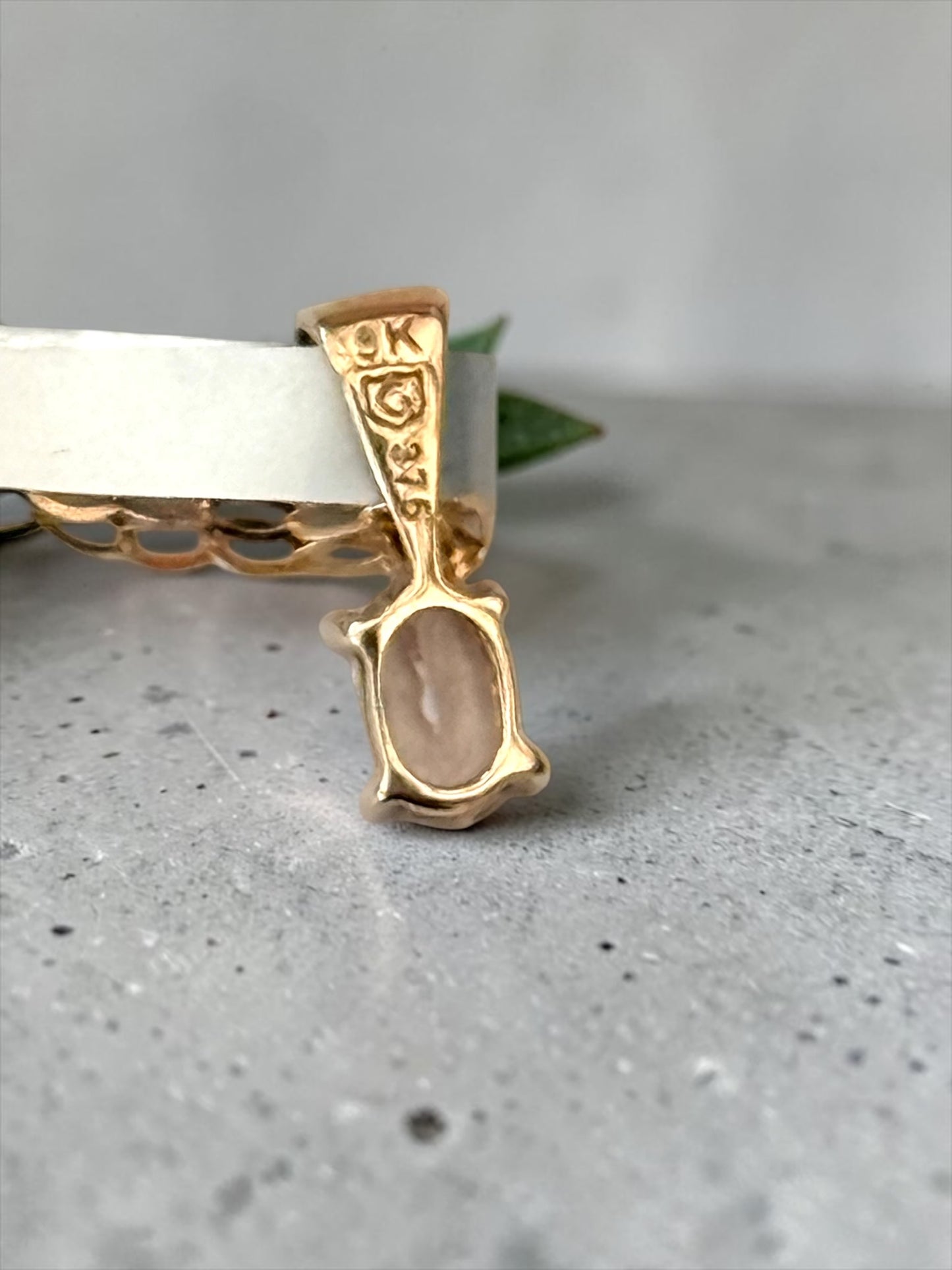 Perfect Gift 9k Gold Morganite Solitaire & 18" Chain