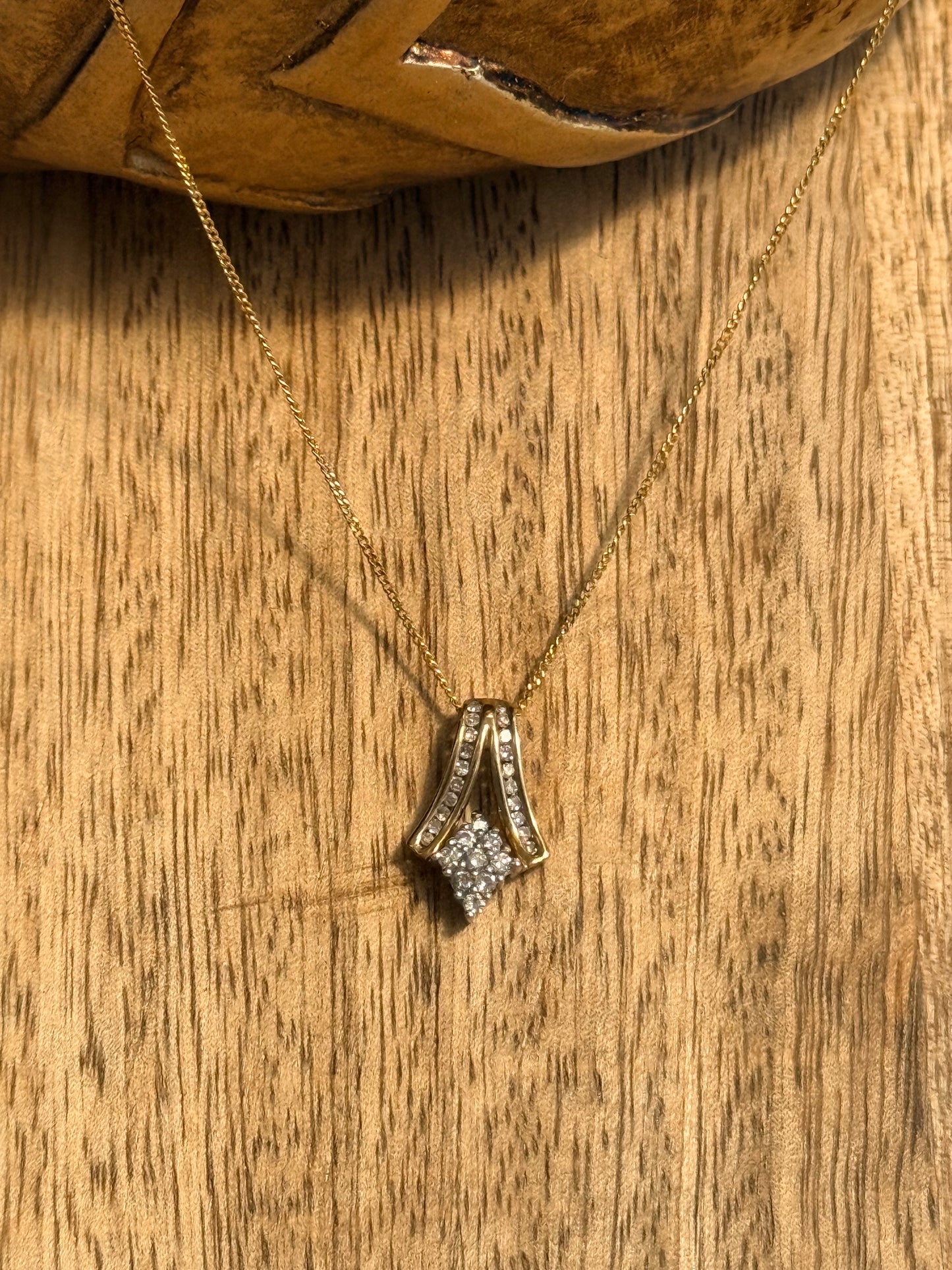 Very Sparkly 0.37ct Diamond 9k Pendant & 18" Chain