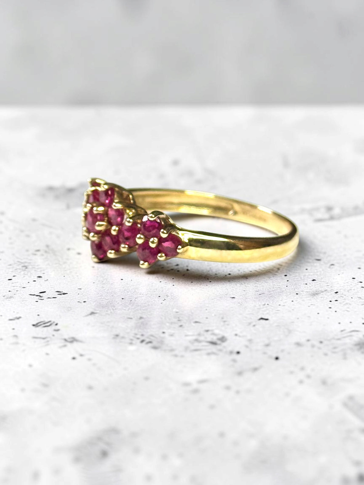 Stunning Vintage 0.6ct Ruby Cluster 9k Gold Ring Hallmarked