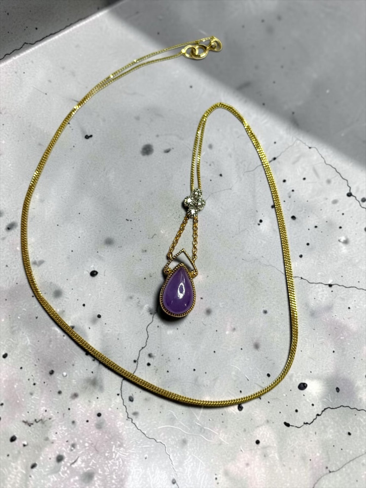 Vintage Gorgeous Lavender Jade & Diamond 9k Pendant & Chain