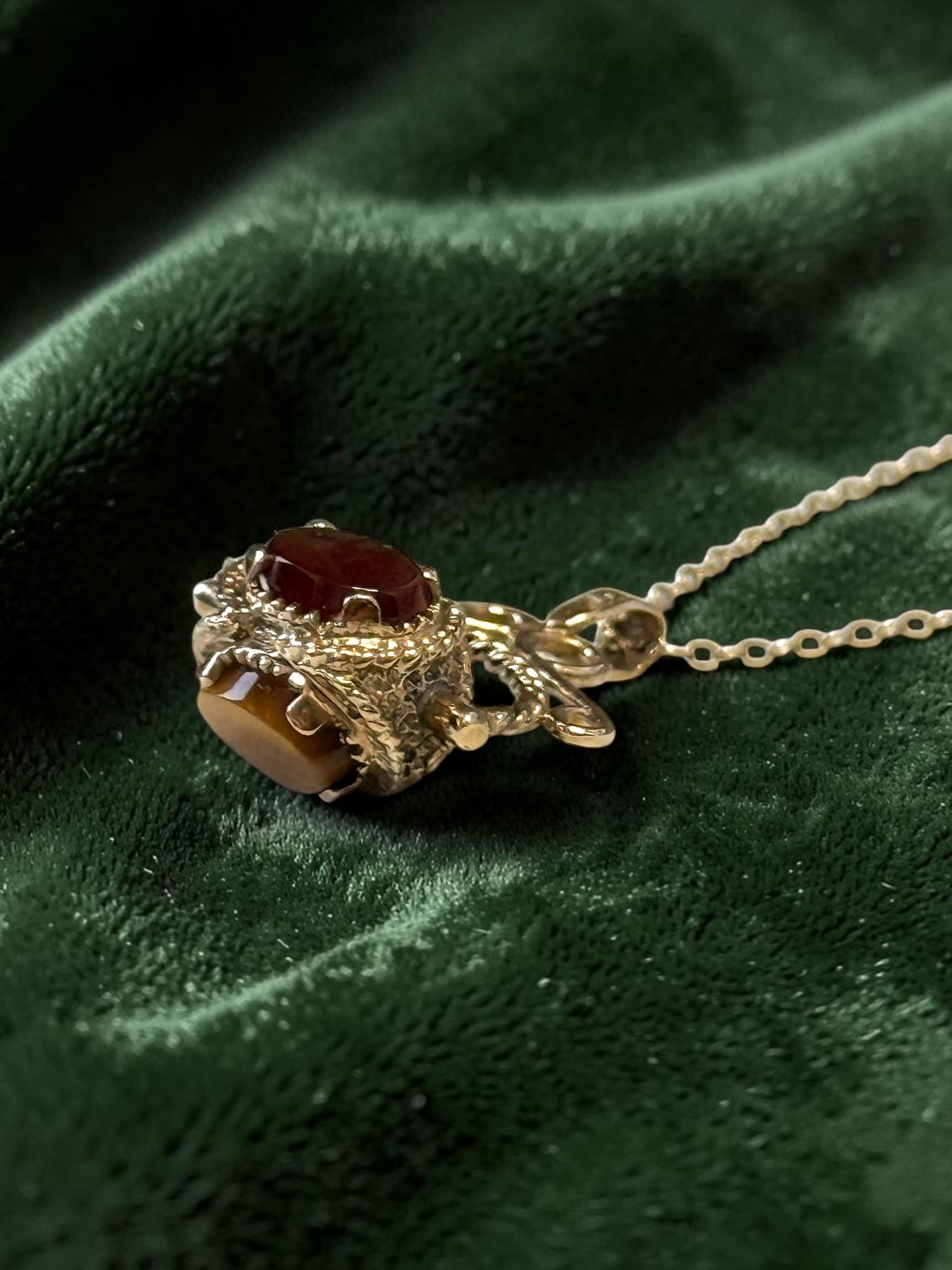 Vintage 9k Swivel Fob Carnelian/Onyx/Tigers Eye Hallmarked On 9k 20" Chain