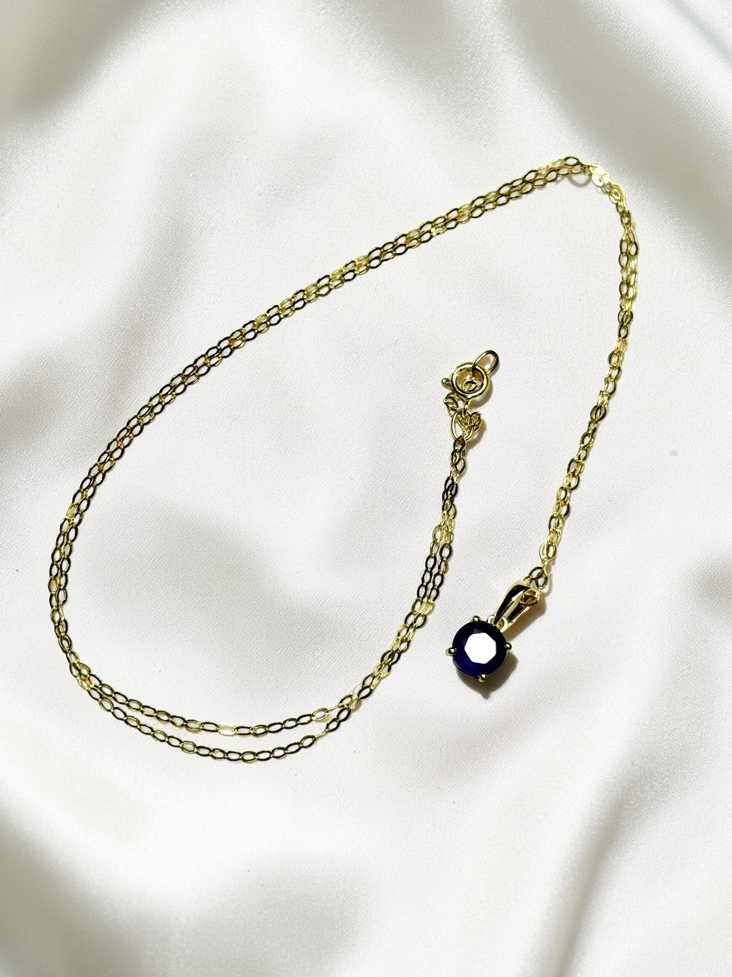 New AAA Sapphire 9ct Gold Pendant & 18" 9ct Gold Chain