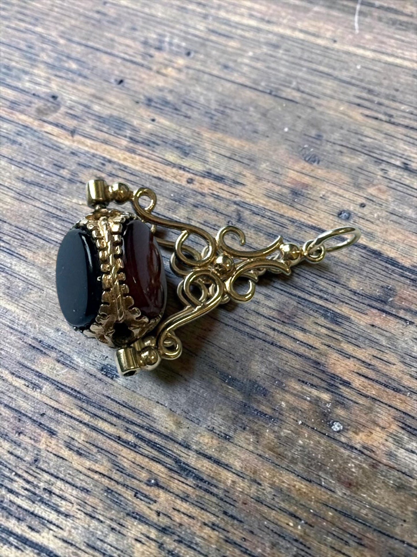 Vintage 9k Swivel Fob Carnelian/Onyx/Bloodstone Hallmarked On 9k