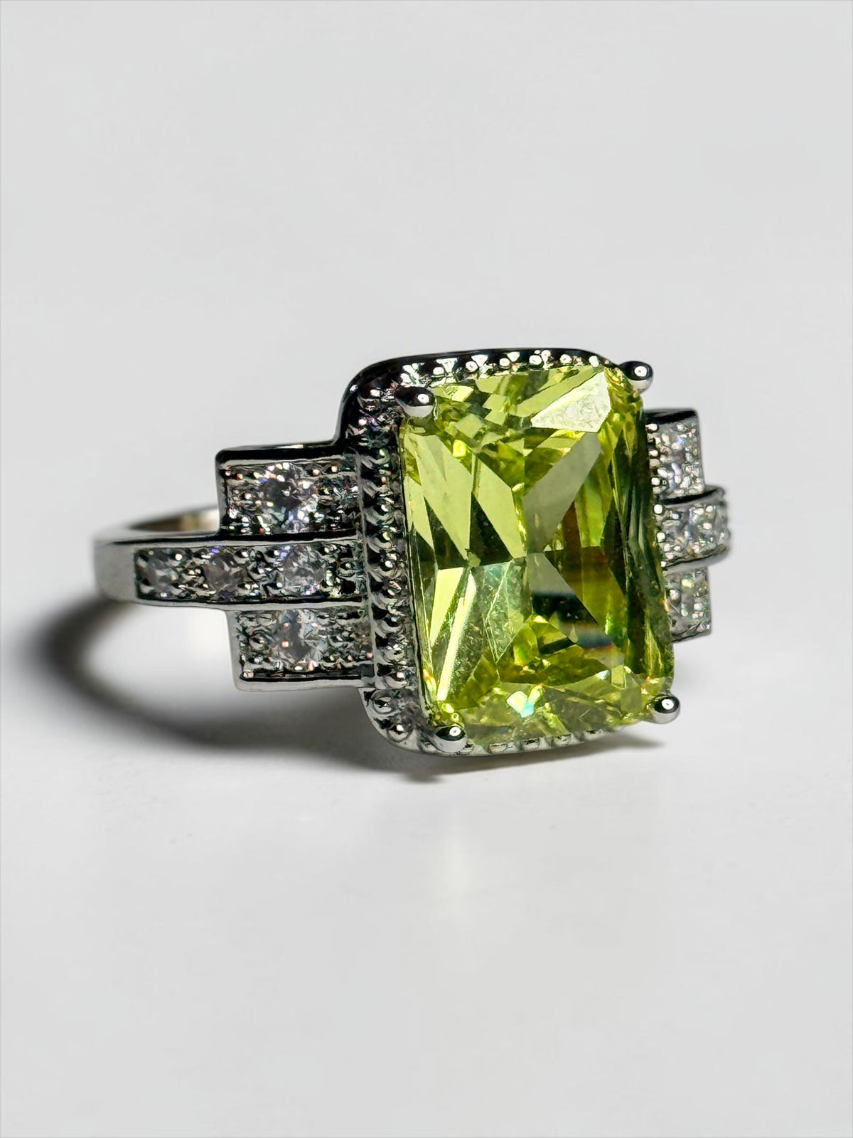 Amazing 4ct Peridot & CZ Statement 925 Silver Ring Size U