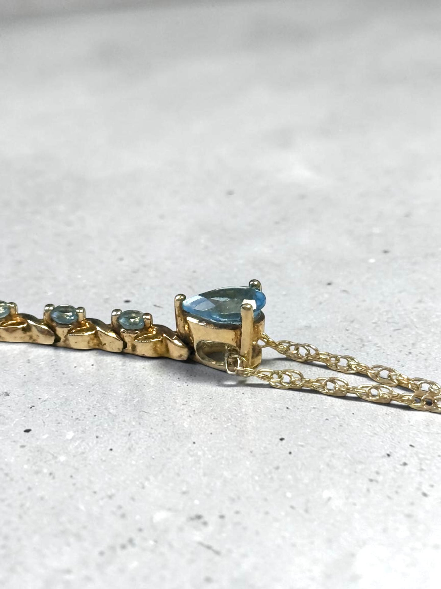 Stunning 9k Gold Topaz Articulate Drop Pendant & 18" Chain