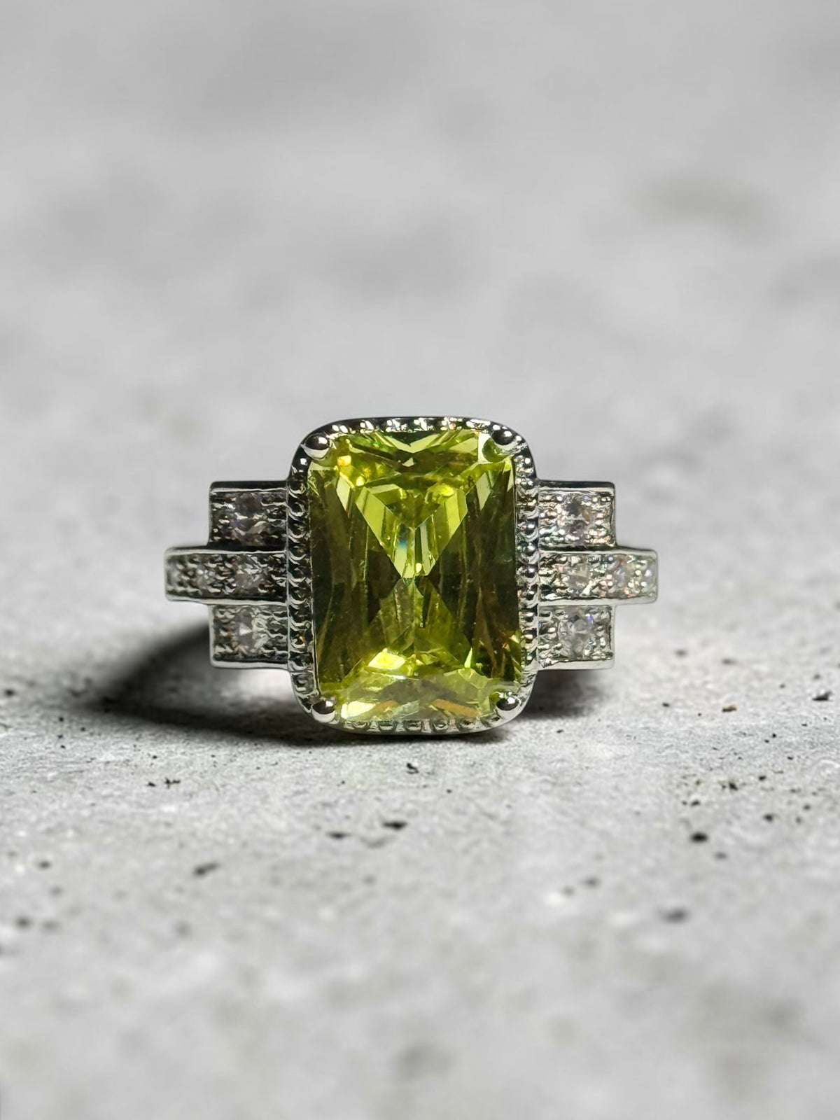 Amazing 4ct Peridot & CZ Statement 925 Silver Ring Size U
