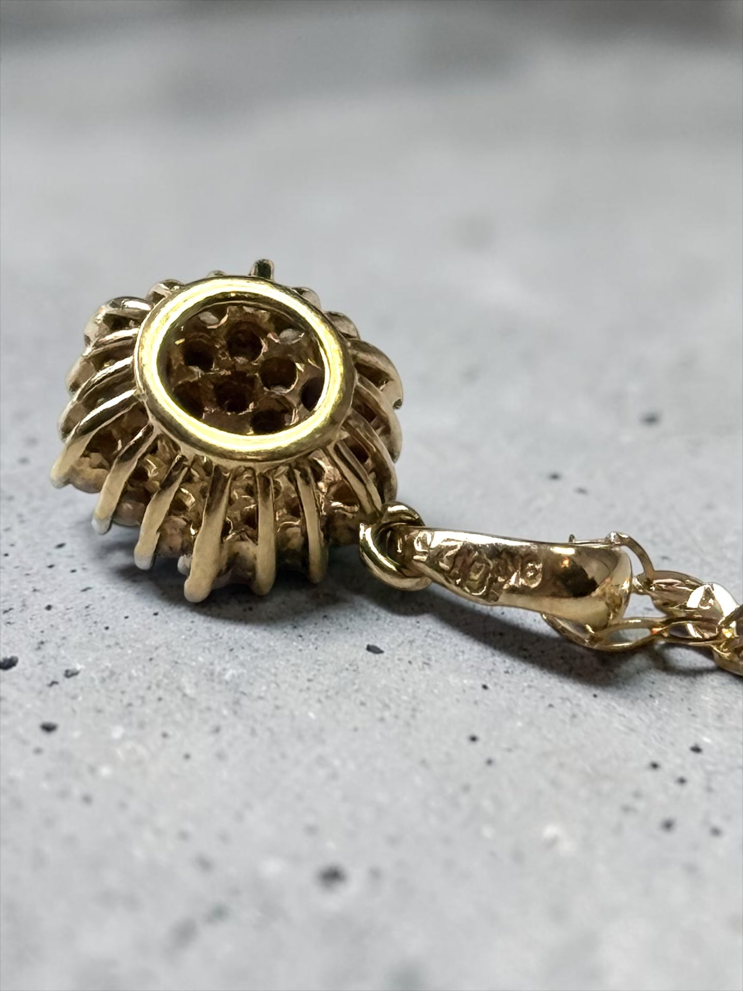 37 Diamond Cluster 9k Pendant & 9k 18" Chain