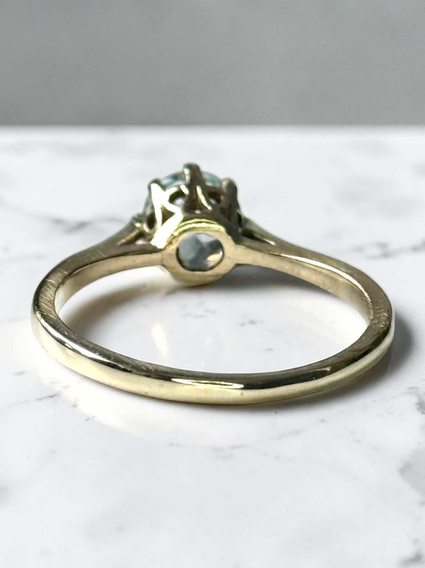 Dazzling Vintage 0.84ct Aquamarine Solitaire 9k Gold Ring Size O 1/2