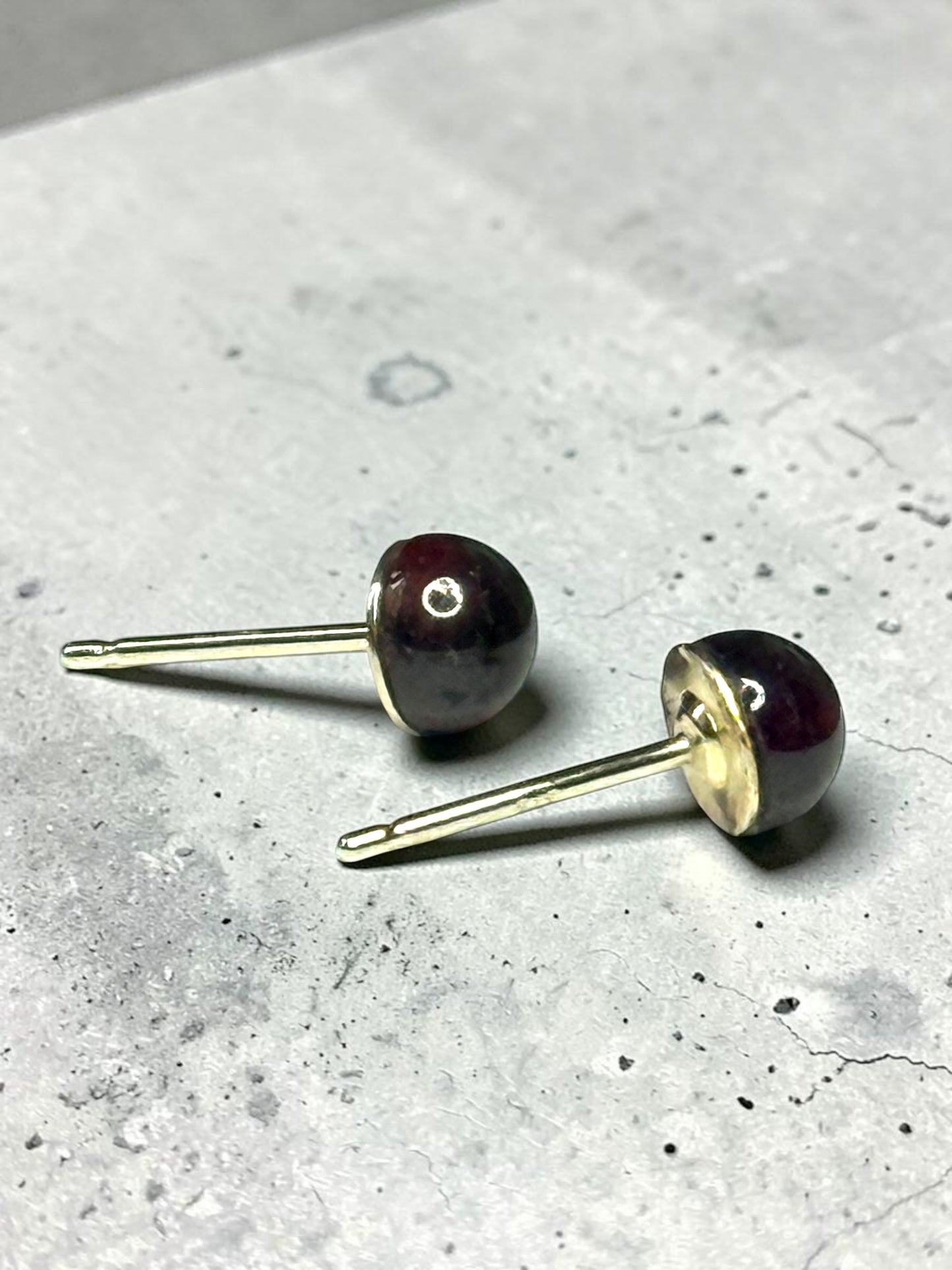 Genuine 5mm Indian Garneti 9k Gold Earrings 1 Carats Approx