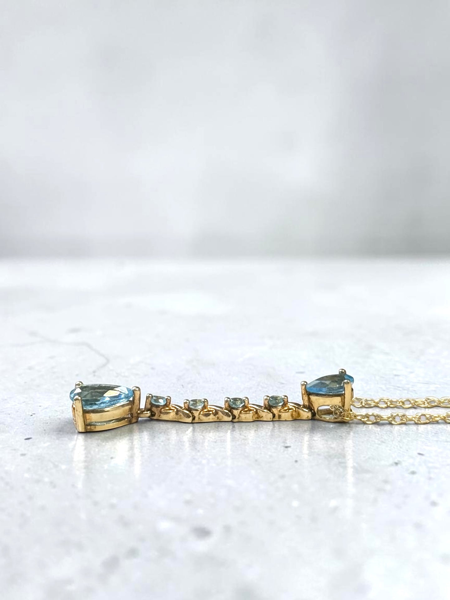 Stunning 9k Gold Topaz Articulate Drop Pendant & 18" Chain