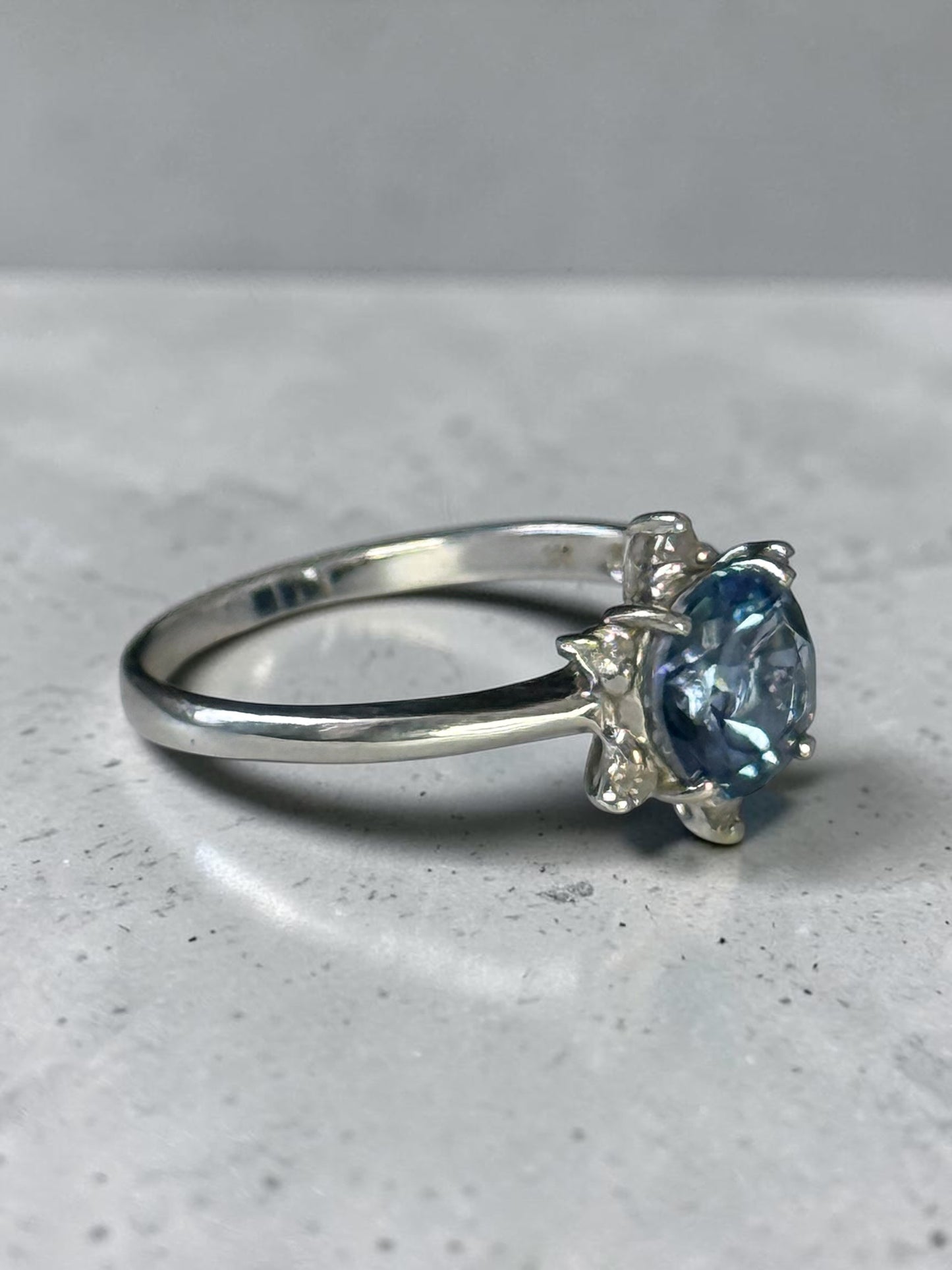 Gorgeous London Topaz & Diamond Star Design Ring White Gold 9k