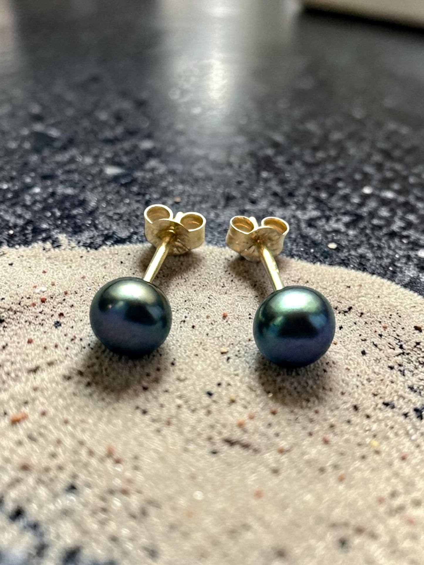 Genuine 5mm Freshwater Peacock Cultured Pearl 9ct Gold Earring Studs 1 Carat Approx