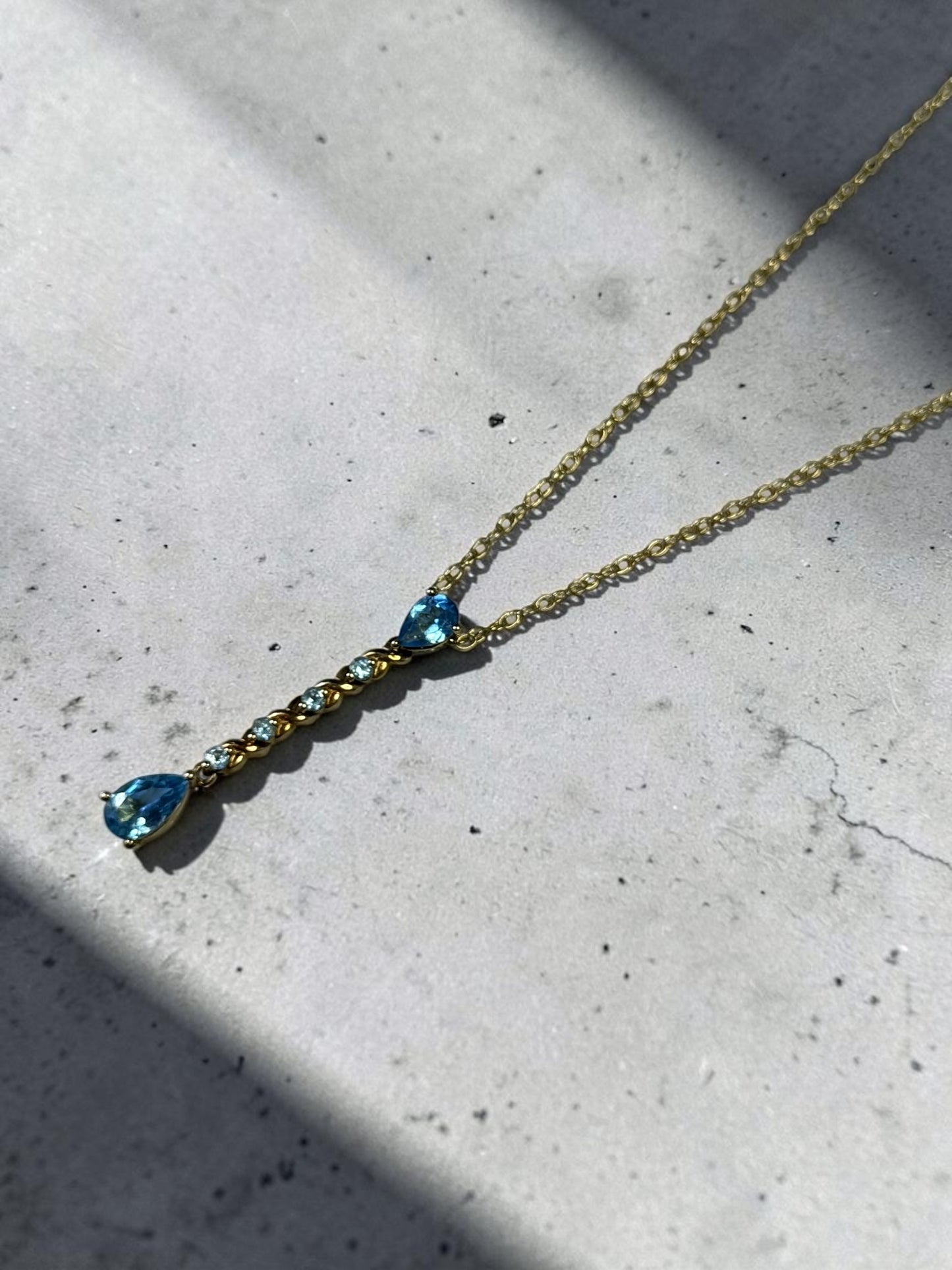 Stunning 9k Gold Topaz Articulate Drop Pendant & 18" Chain