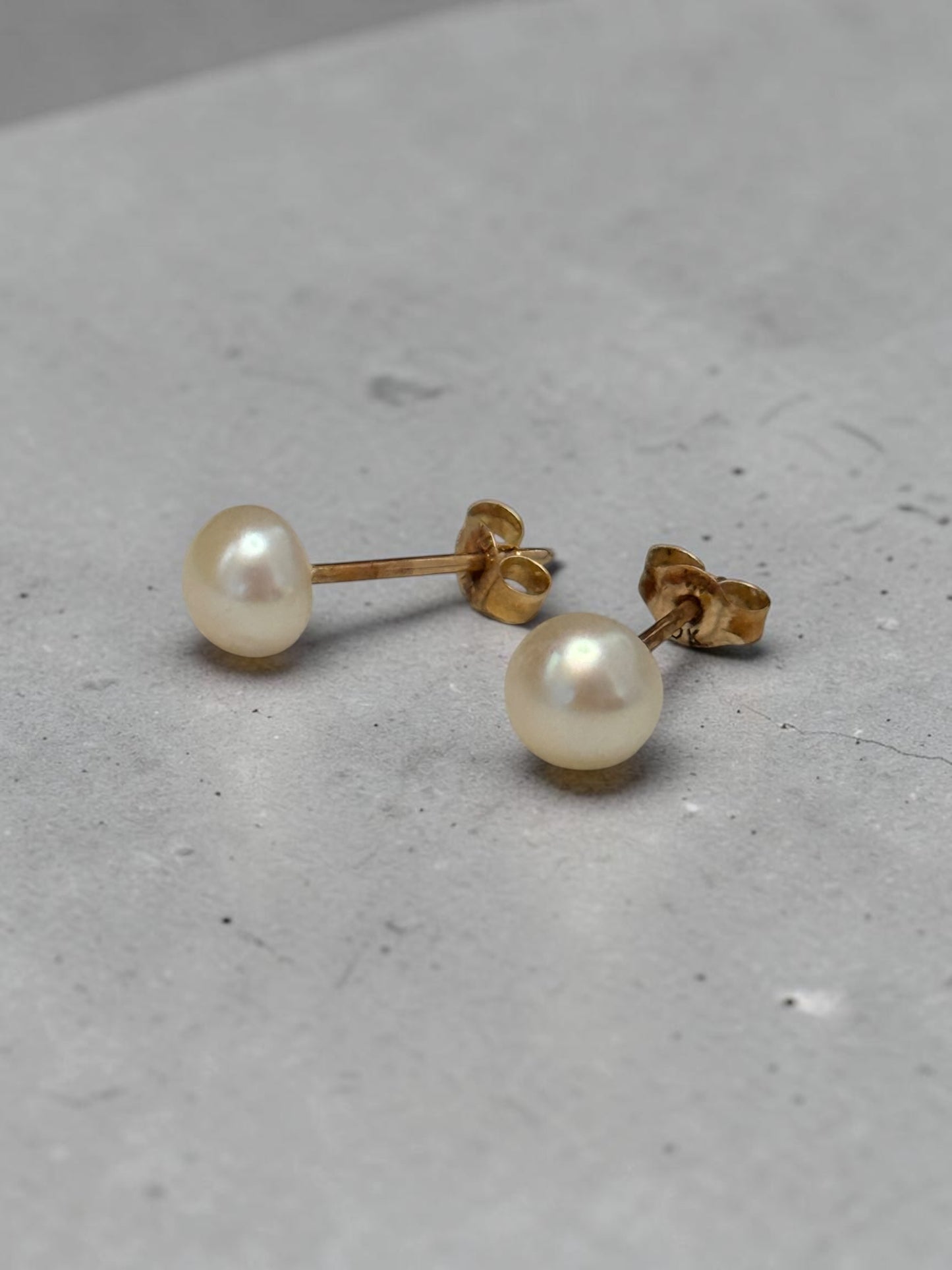 Cultured Pearl 10k Gold Earring Studs