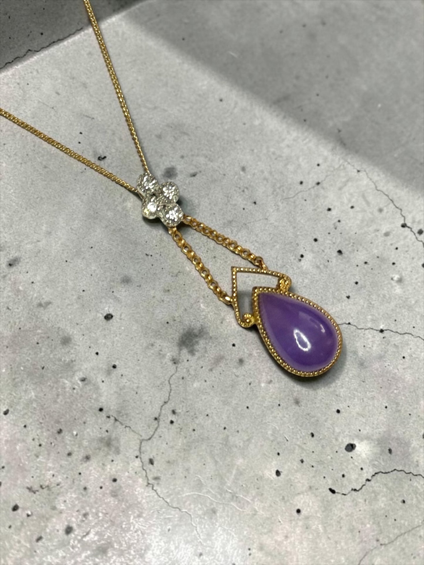 Vintage Gorgeous Lavender Jade & Diamond 9k Pendant & Chain