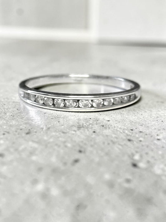 Vintage 0.25ct Diamond White Gold Channel Set Ring Size O