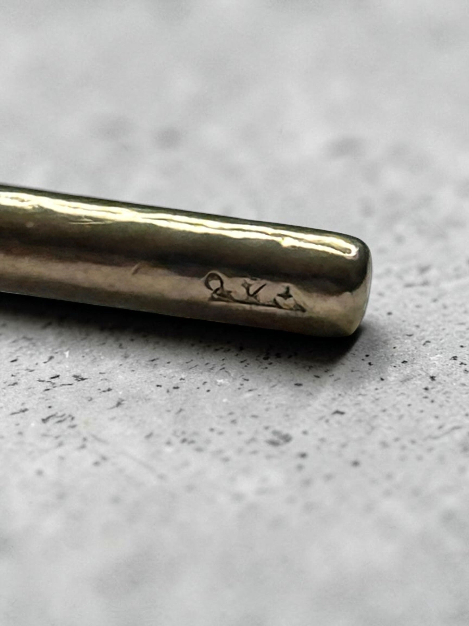 9ct Gold T Bar Pendant 34mm Long